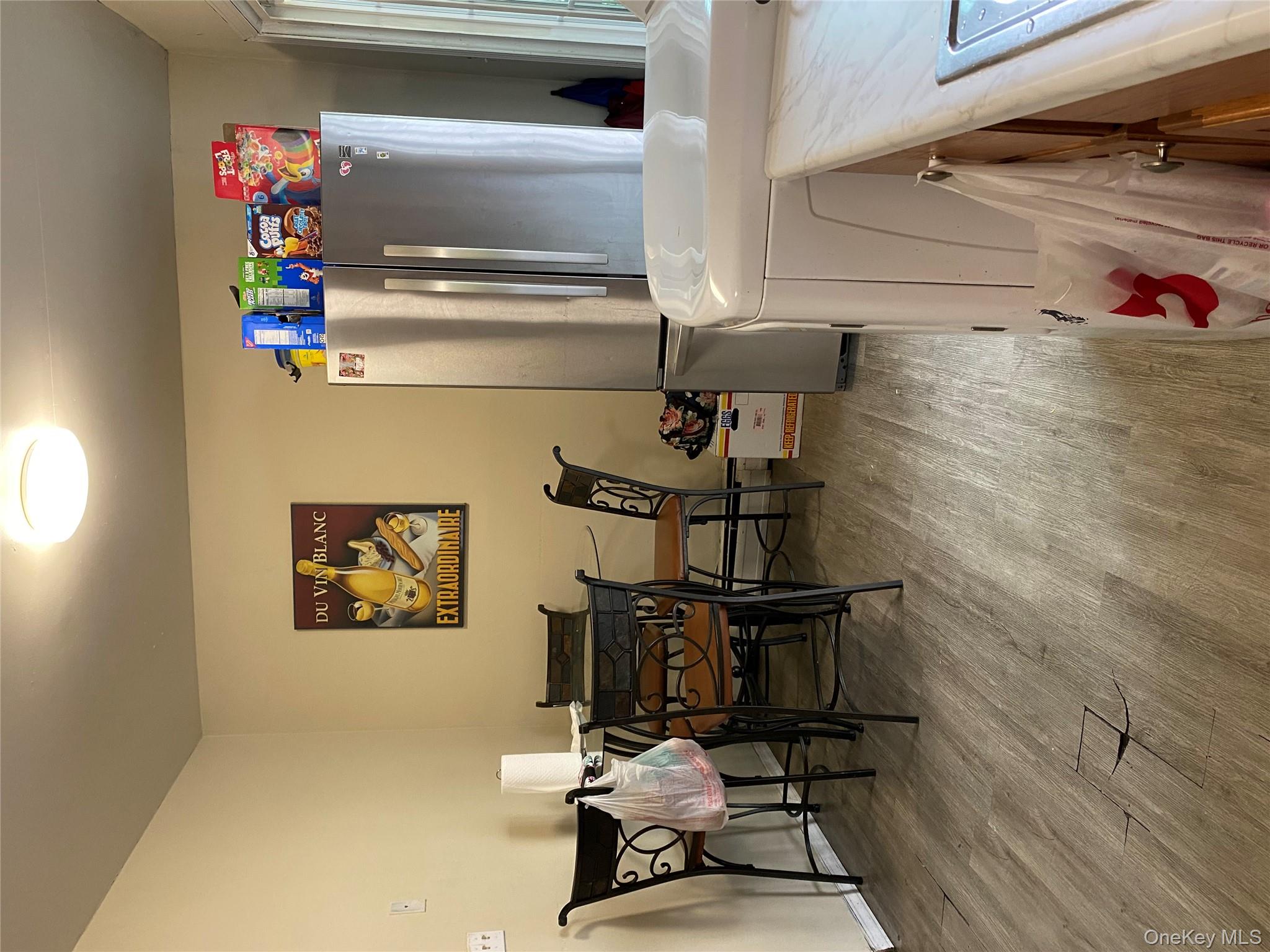 9 W Lincoln Street Property Photo 9