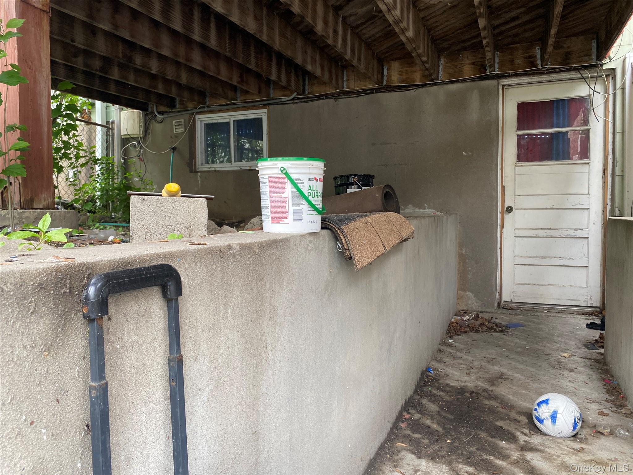 9 W Lincoln Street Property Photo 31