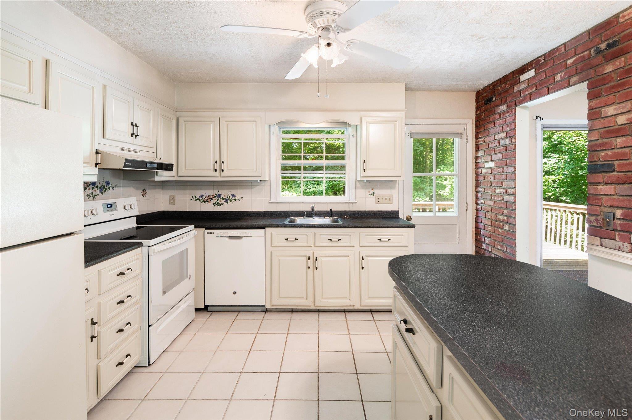 45 Laurelton Road Property Photo 8