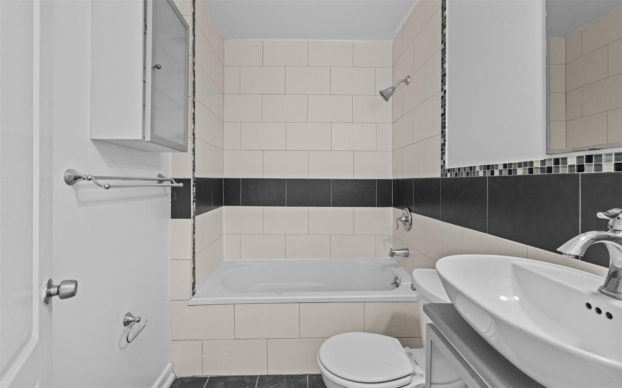 626 Madison Street Property Photo 8