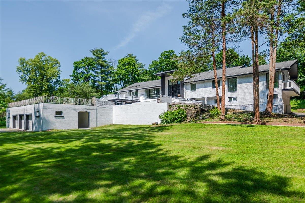 452 E Shore Road Property Photo 1