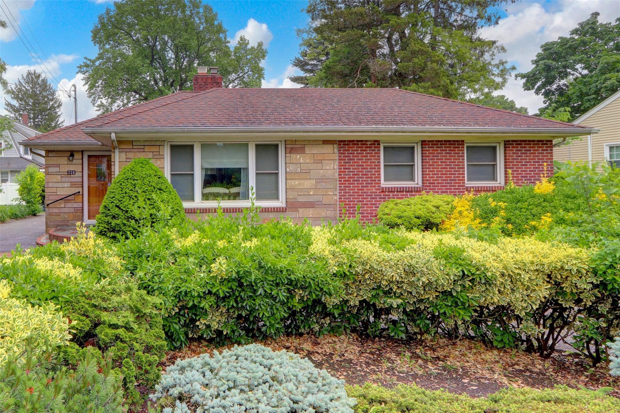 226 Hempstead Avenue Property Photo 1