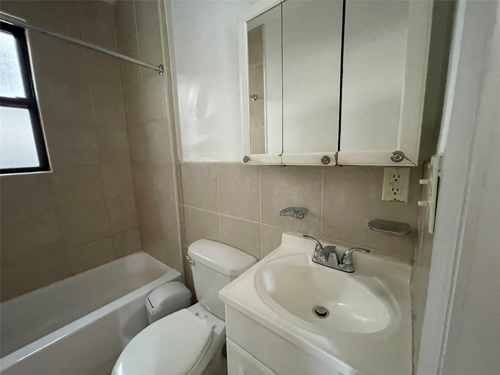 554 E 191st Street 1,2,3 Property Photo 10