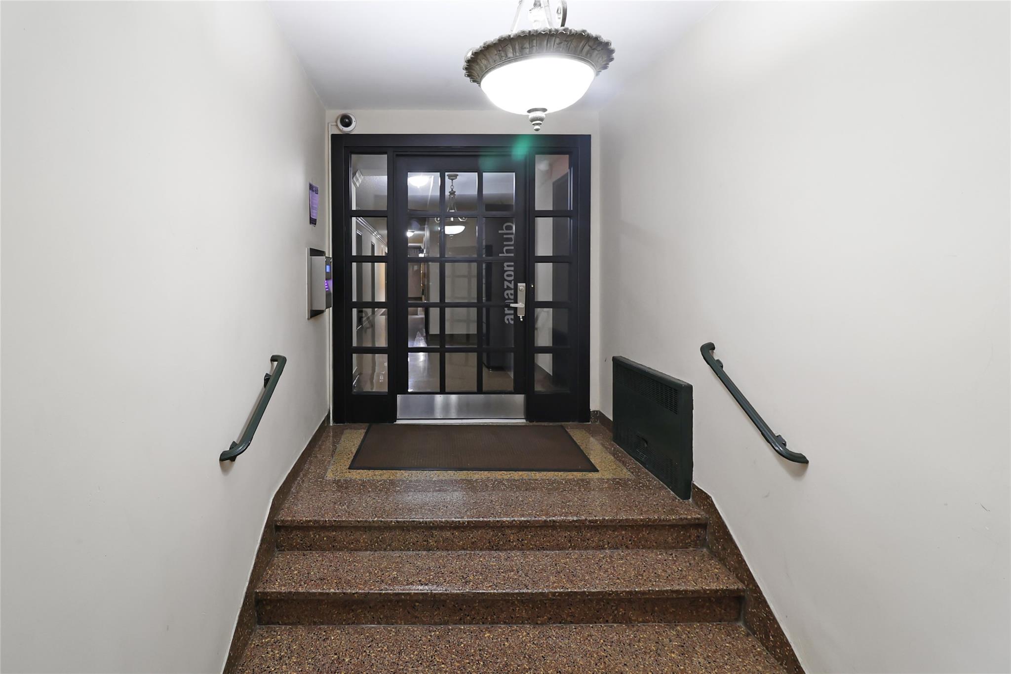 2105 Wallace Avenue 4a Property Photo 2