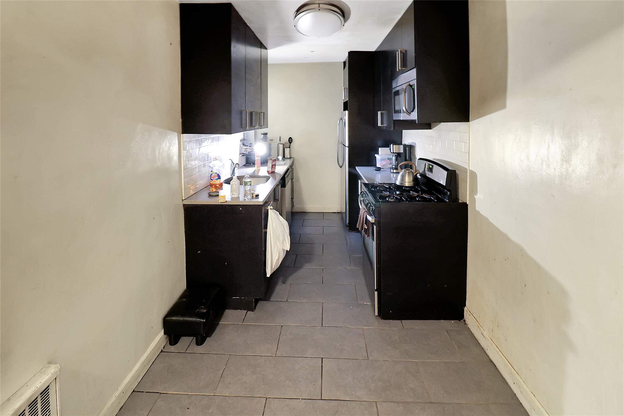 2105 Wallace Avenue 4a Property Photo 9