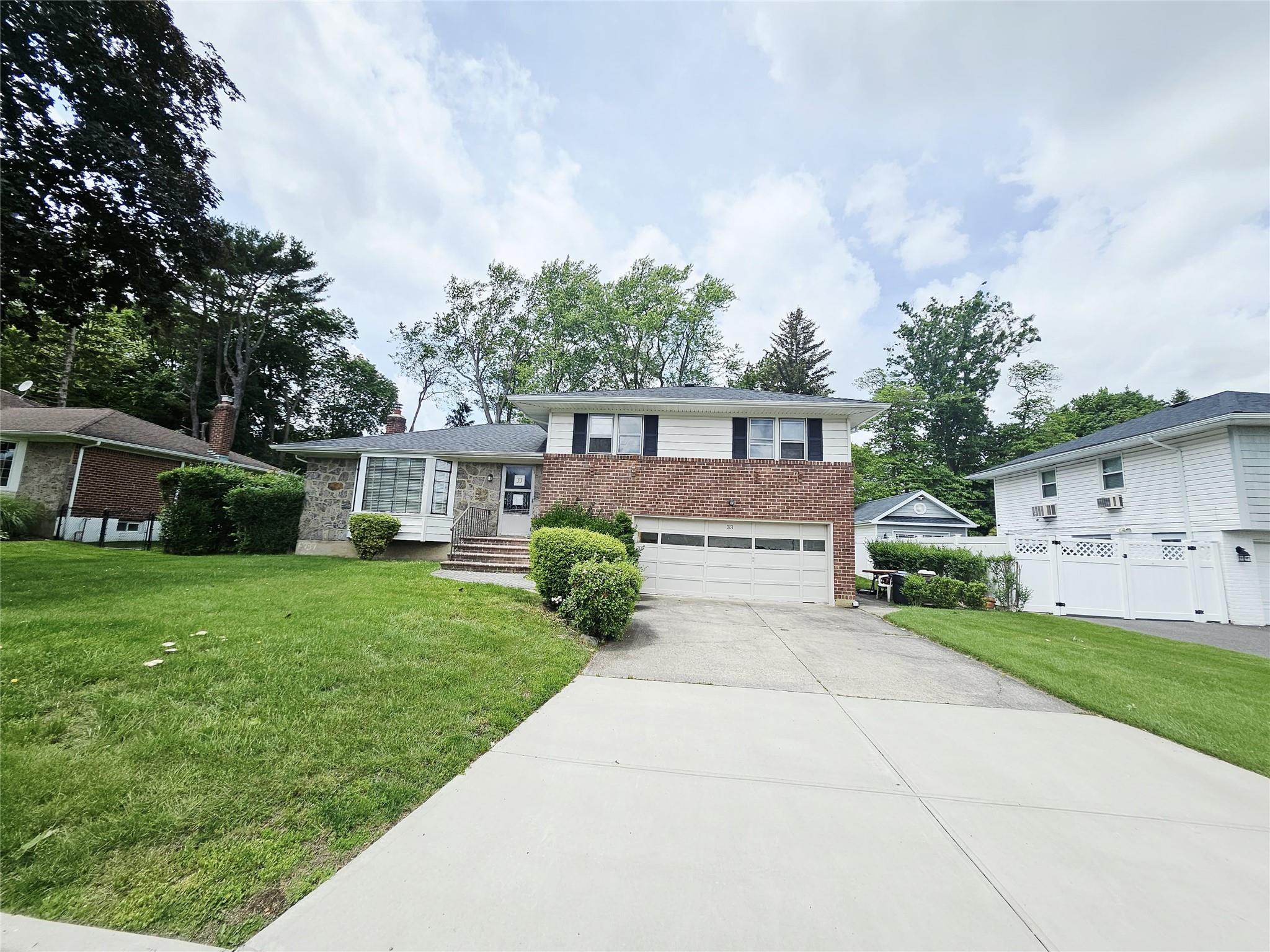 33 Eastfield Ln Property Photo 1