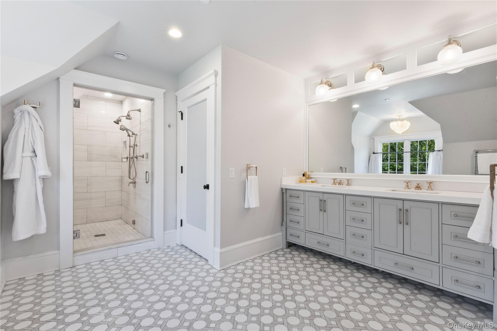 4 Commodore Avenue Property Photo 21