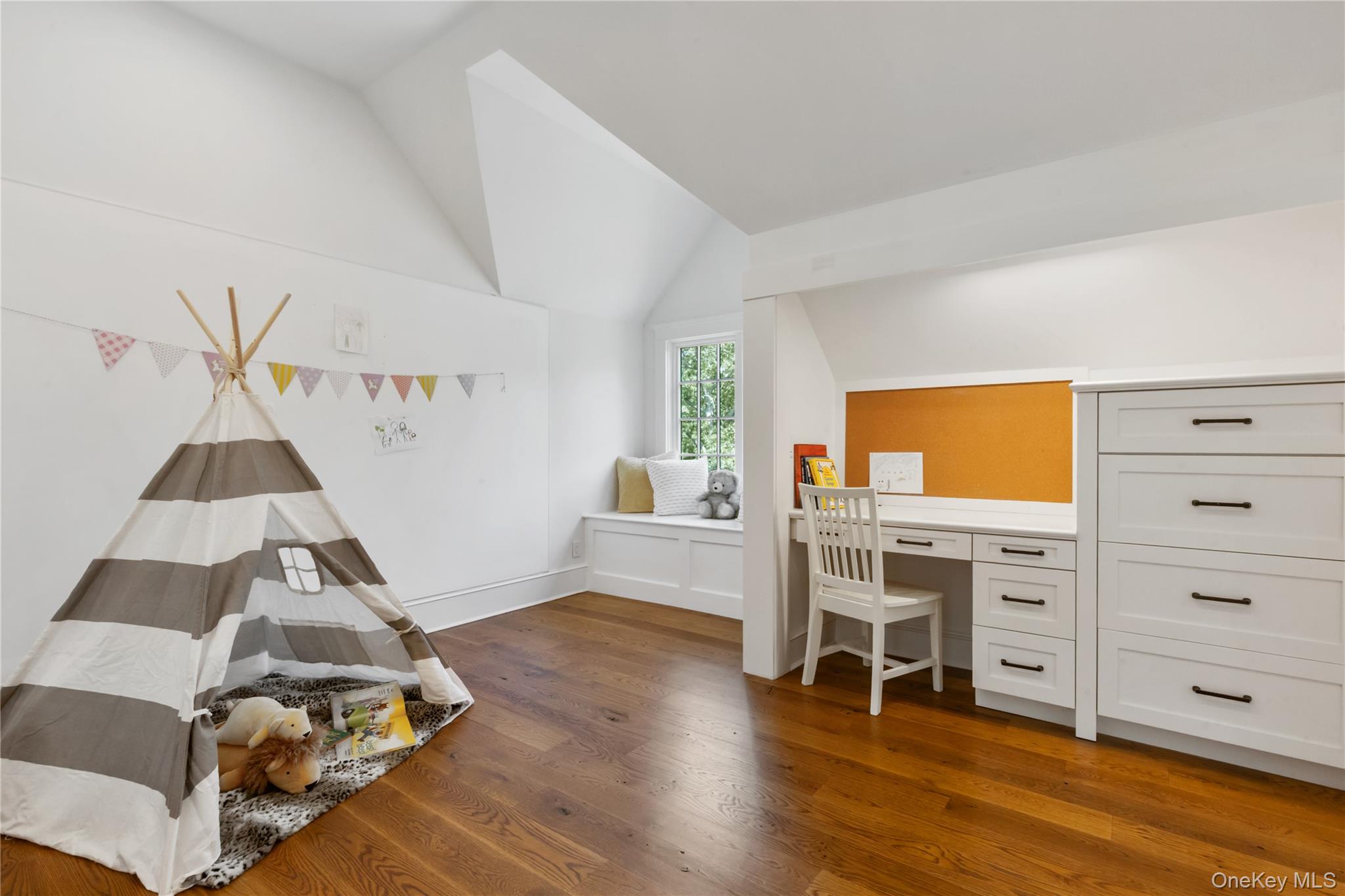 4 Commodore Avenue Property Photo 27