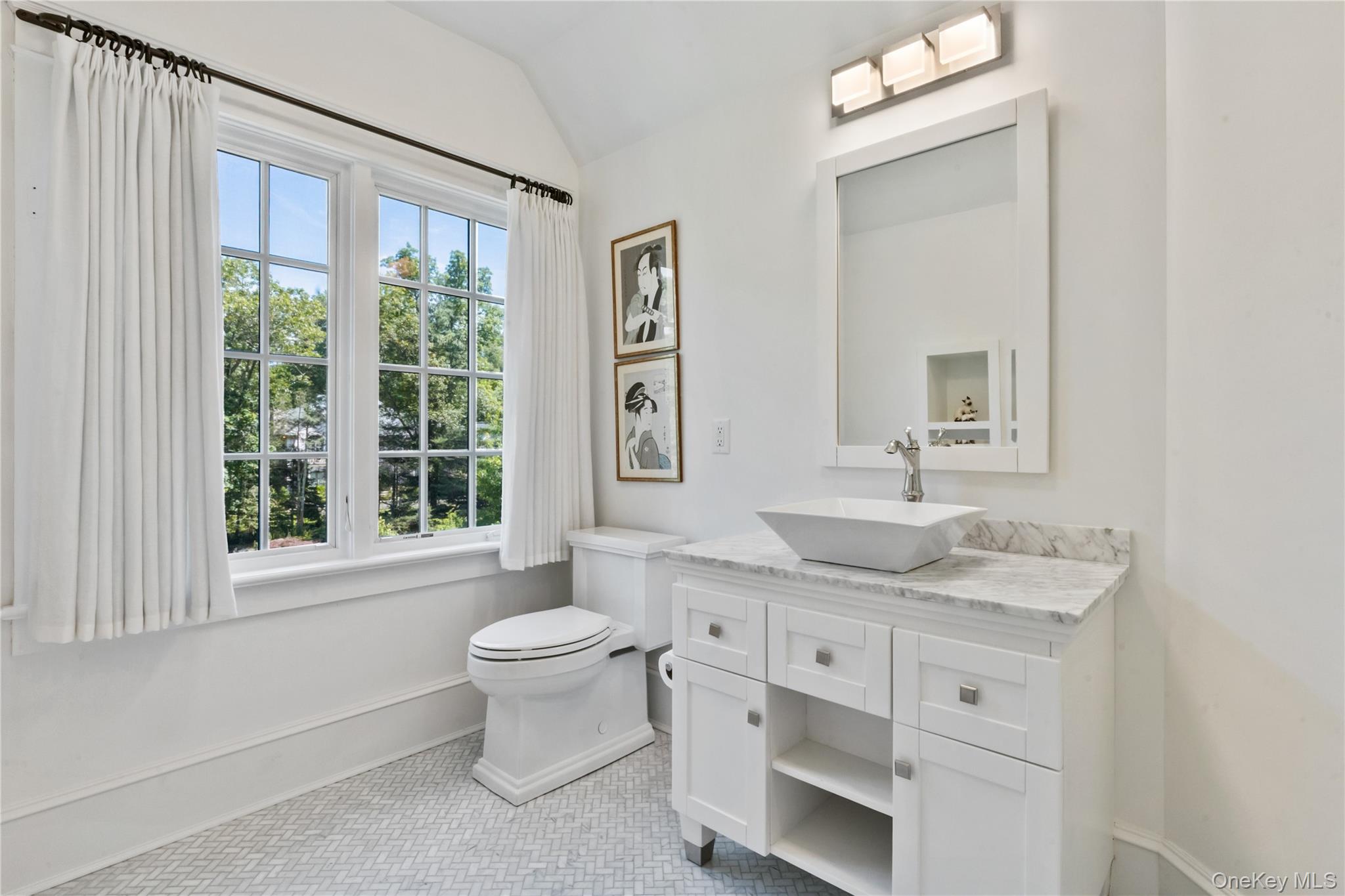 4 Commodore Avenue Property Photo 28