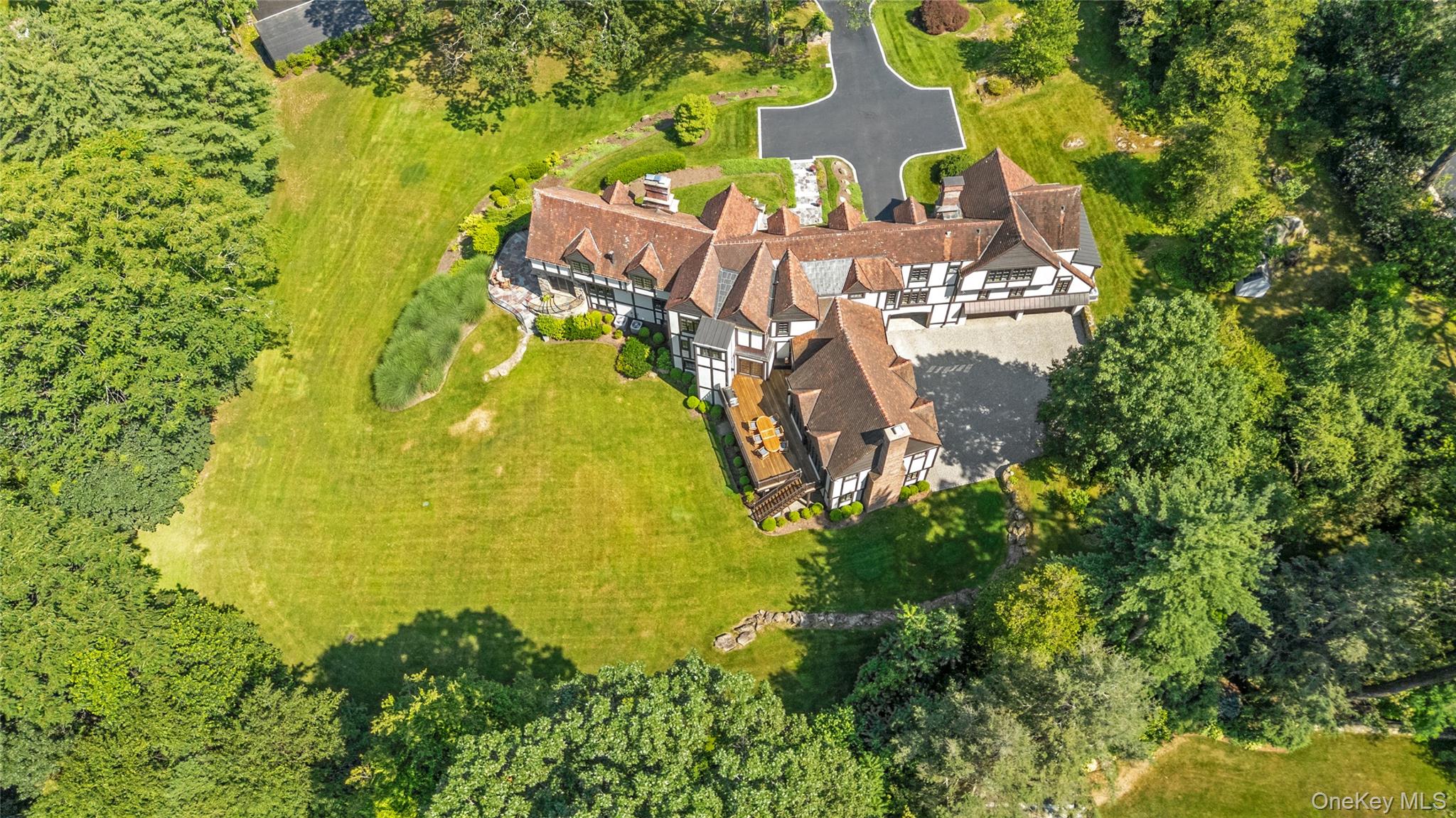 4 Commodore Avenue Property Photo 38