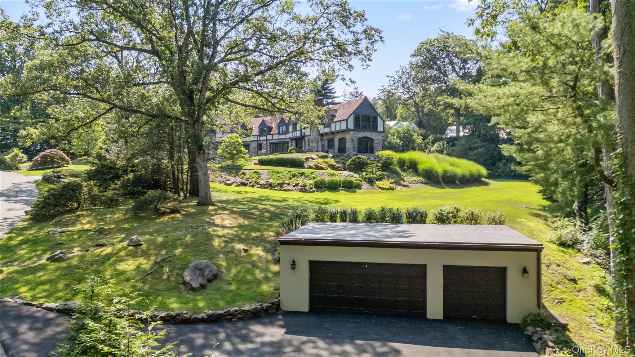 4 Commodore Avenue Property Photo 41