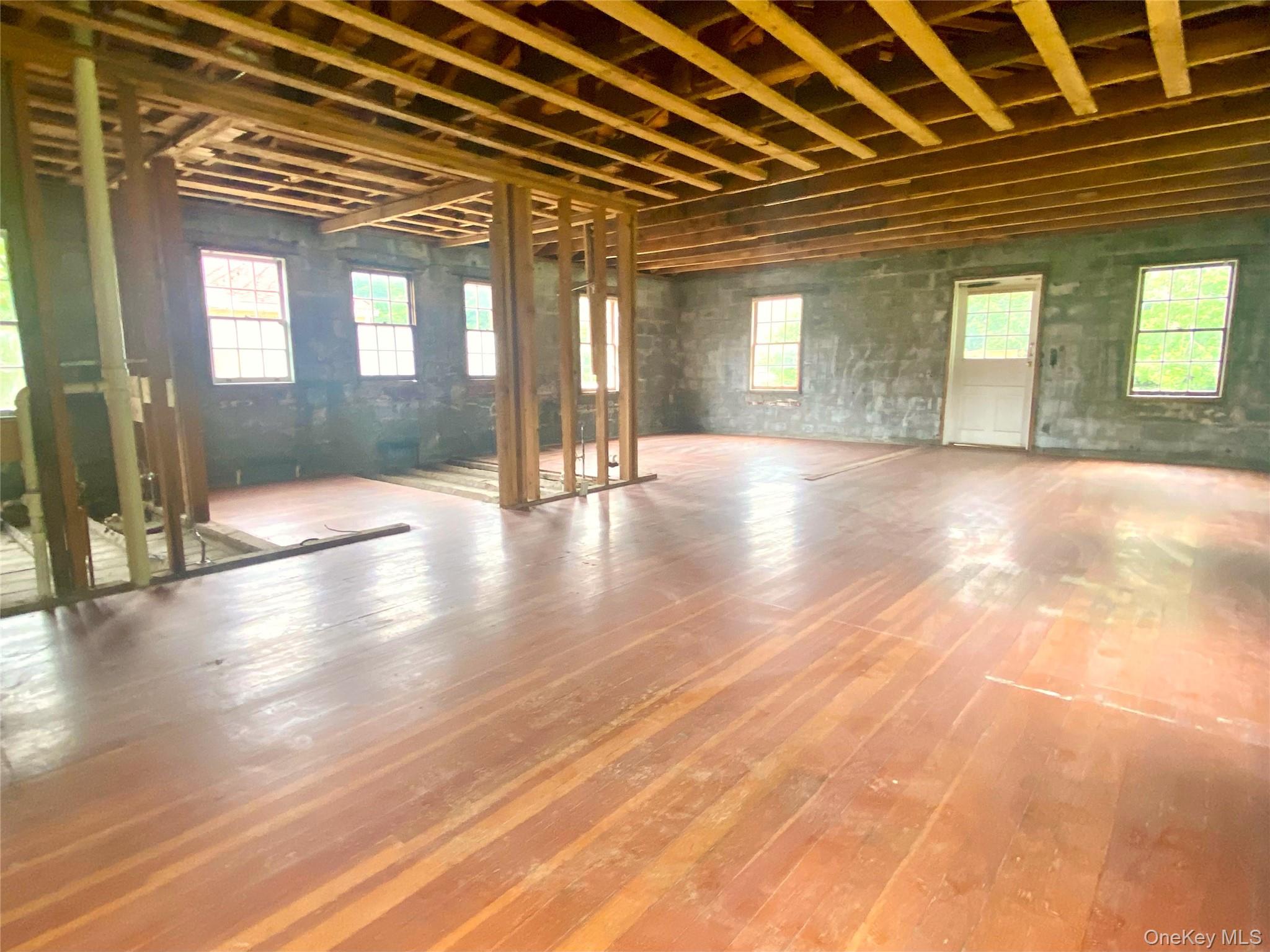7392 S Broadway Property Photo 11