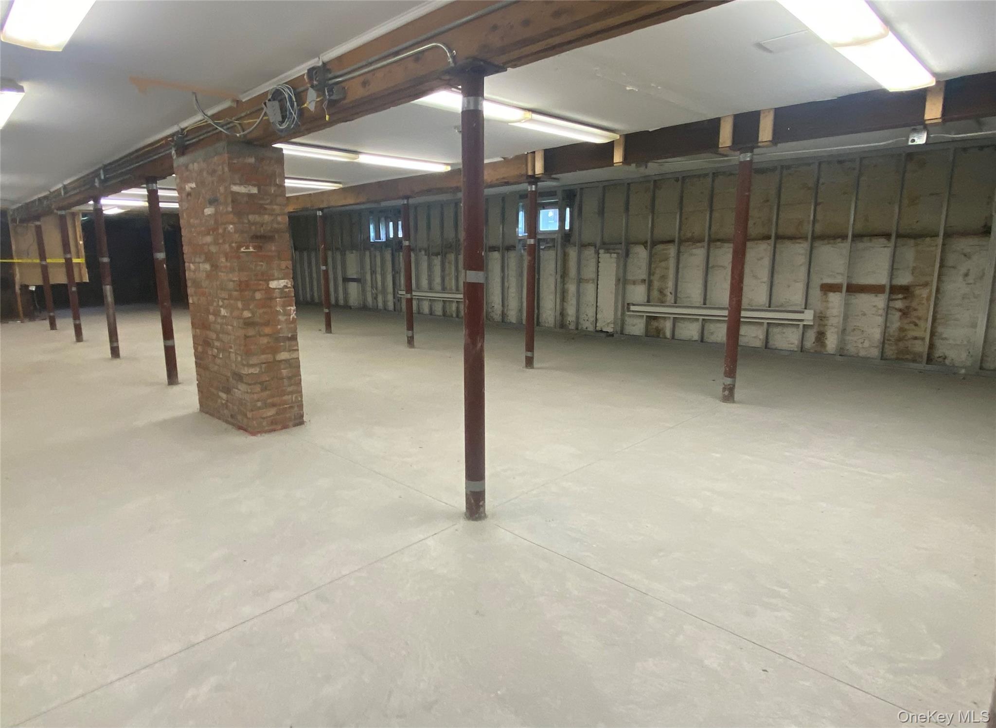 7392 S Broadway Property Photo 13