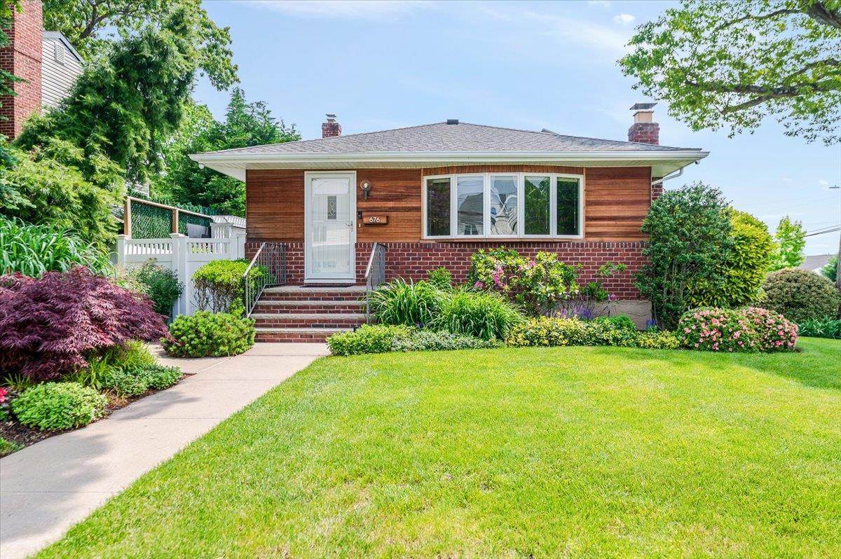 676 Central Avenue Property Photo 1