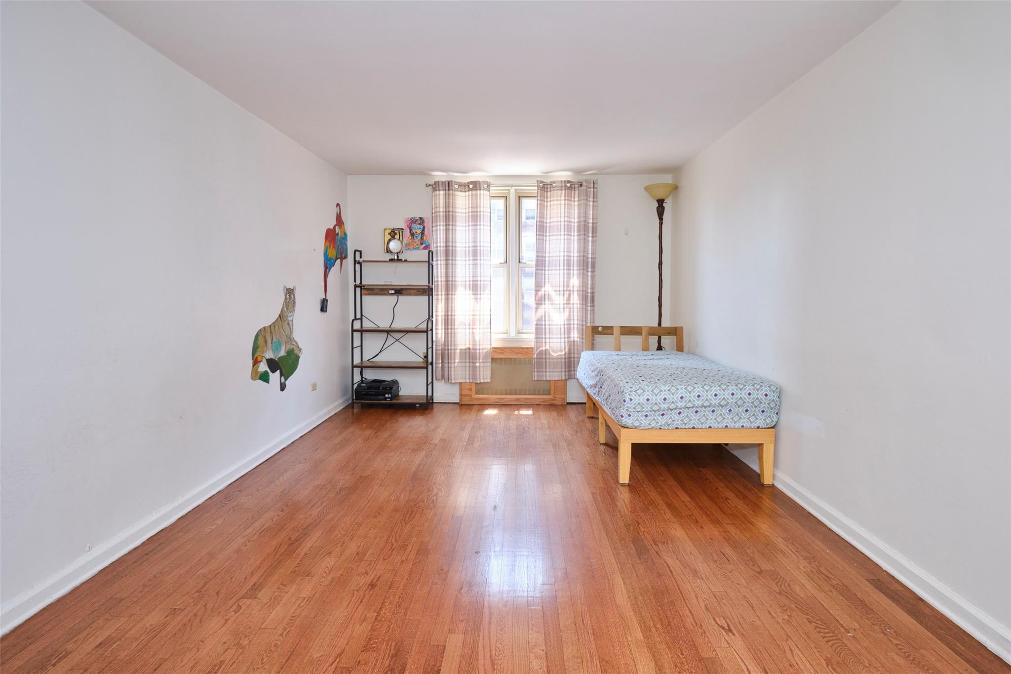 67-25 Clyde Street 2l Property Photo 3