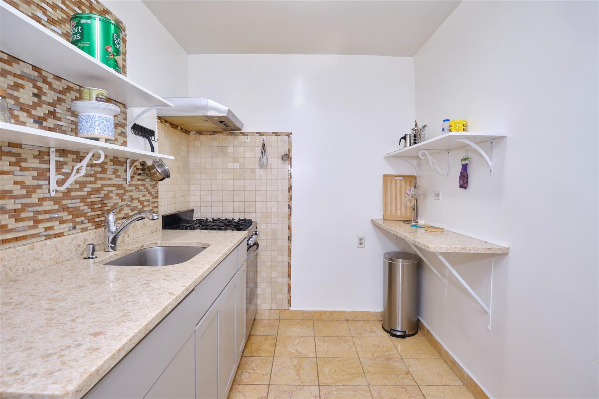 67-25 Clyde Street 2l Property Photo 10