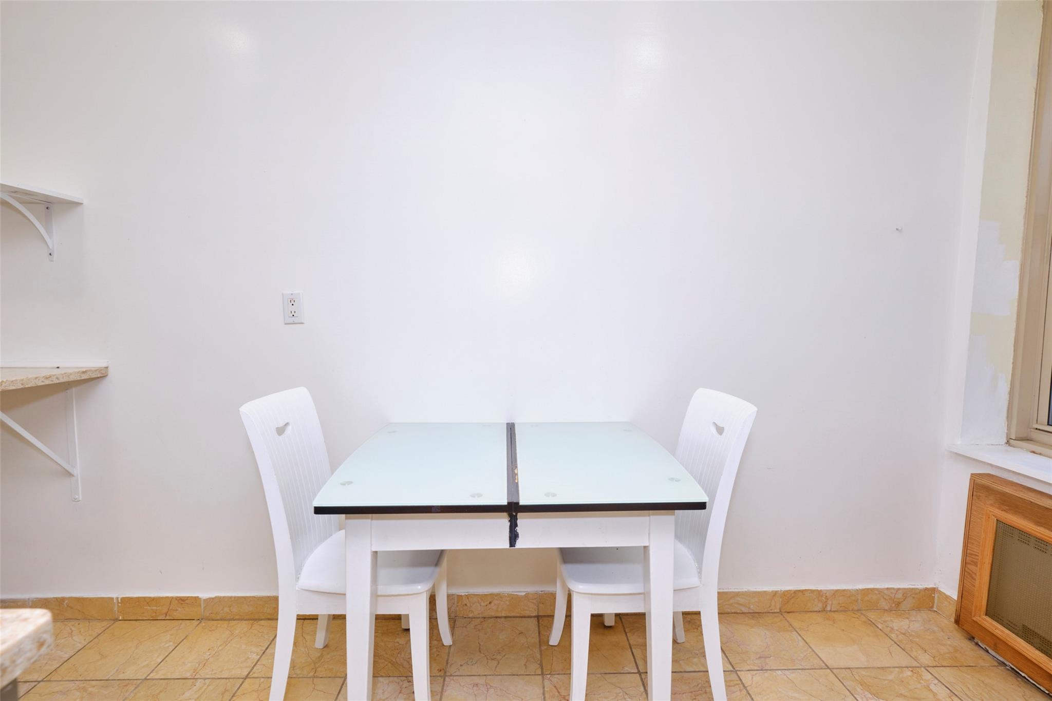 67-25 Clyde Street 2l Property Photo 12
