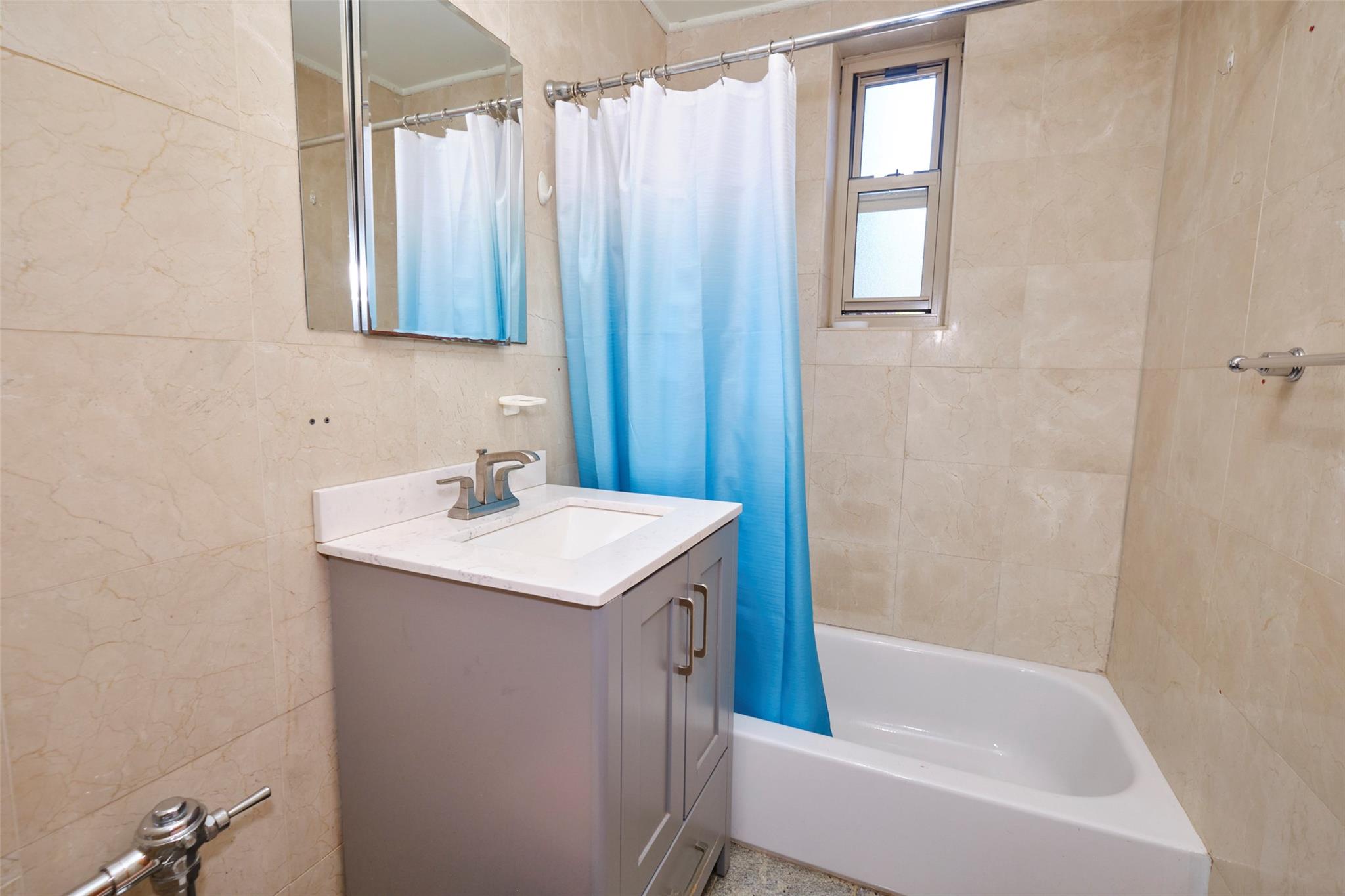 67-25 Clyde Street 2l Property Photo 13
