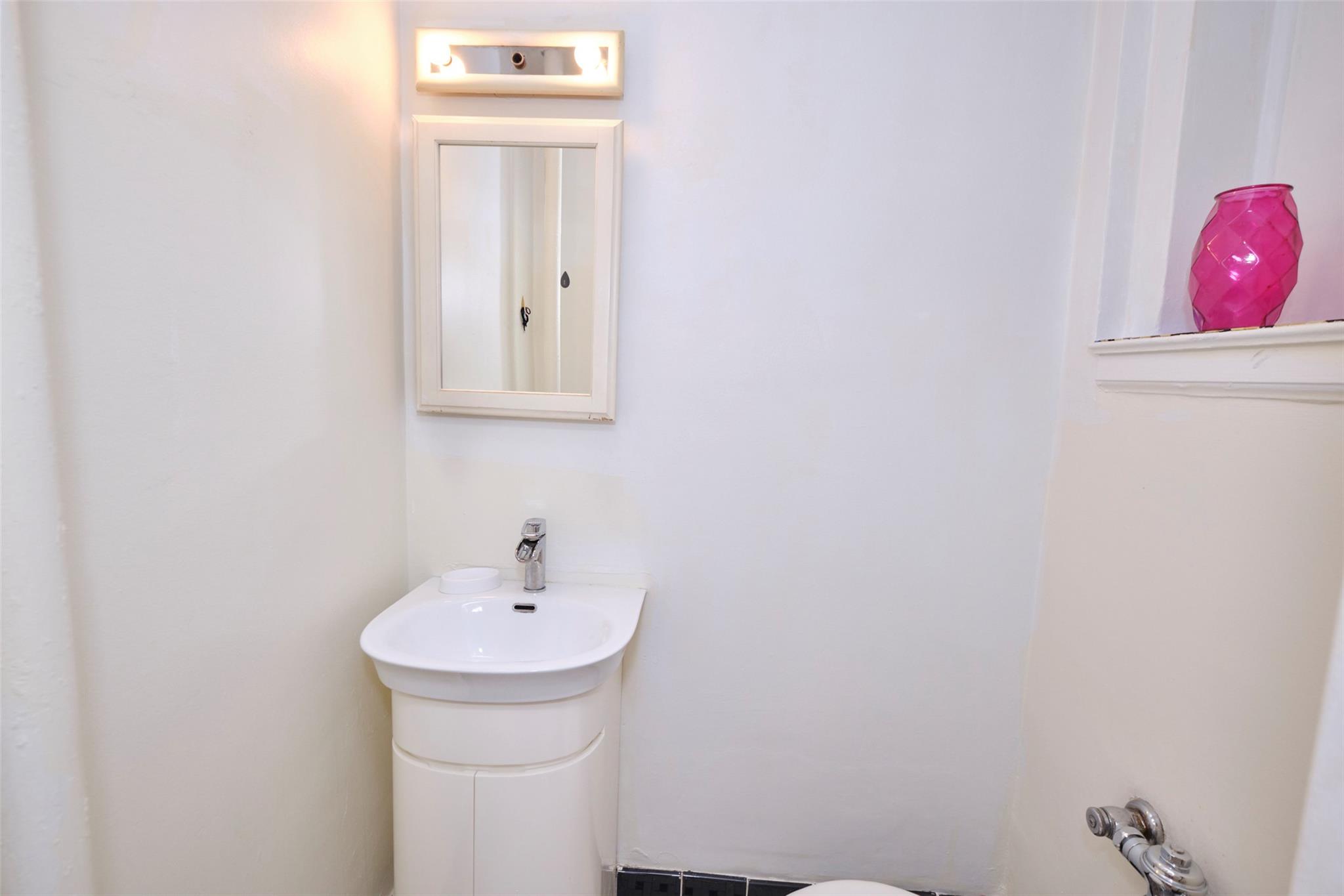 67-25 Clyde Street 2l Property Photo 14
