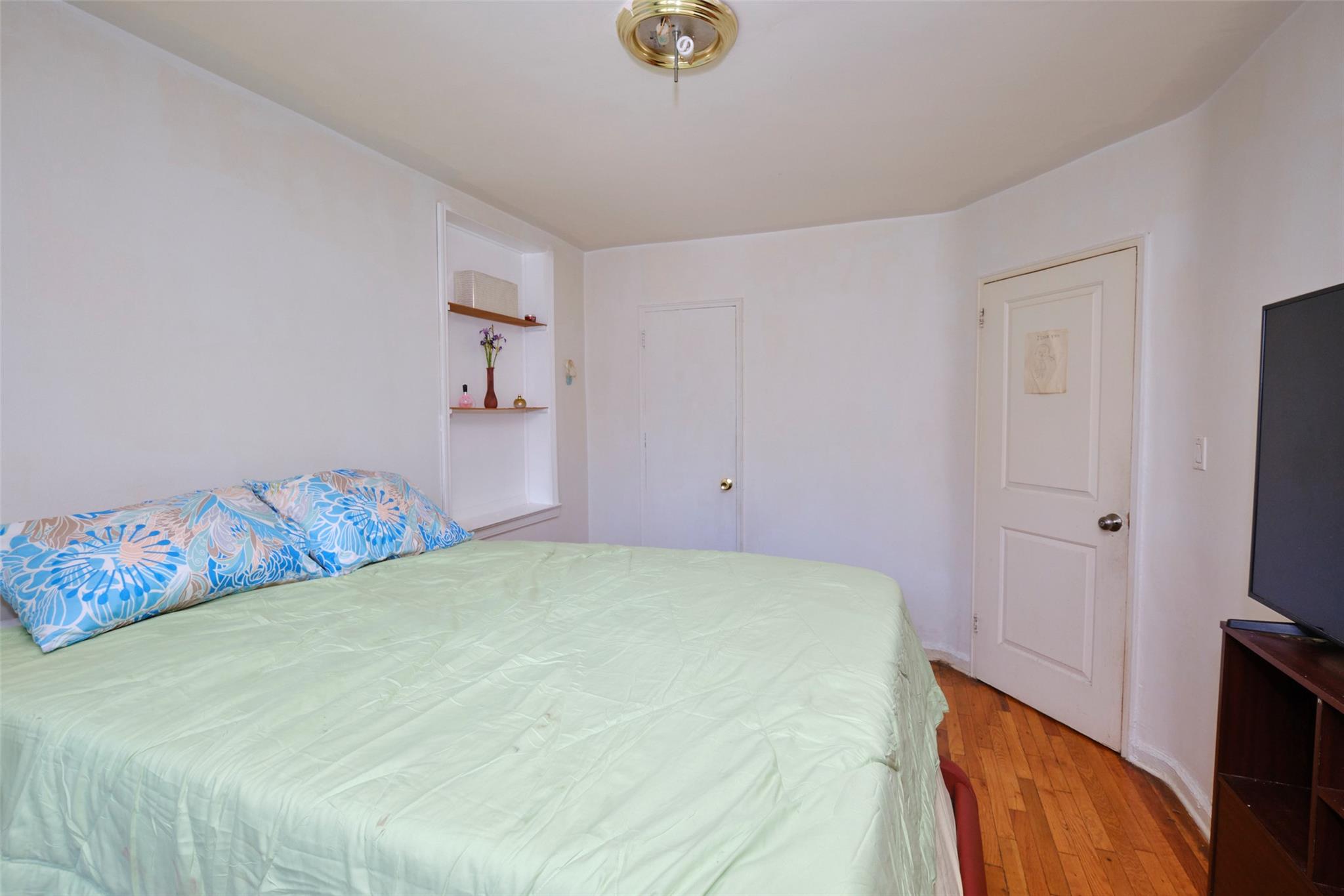 67-25 Clyde Street 2l Property Photo 17