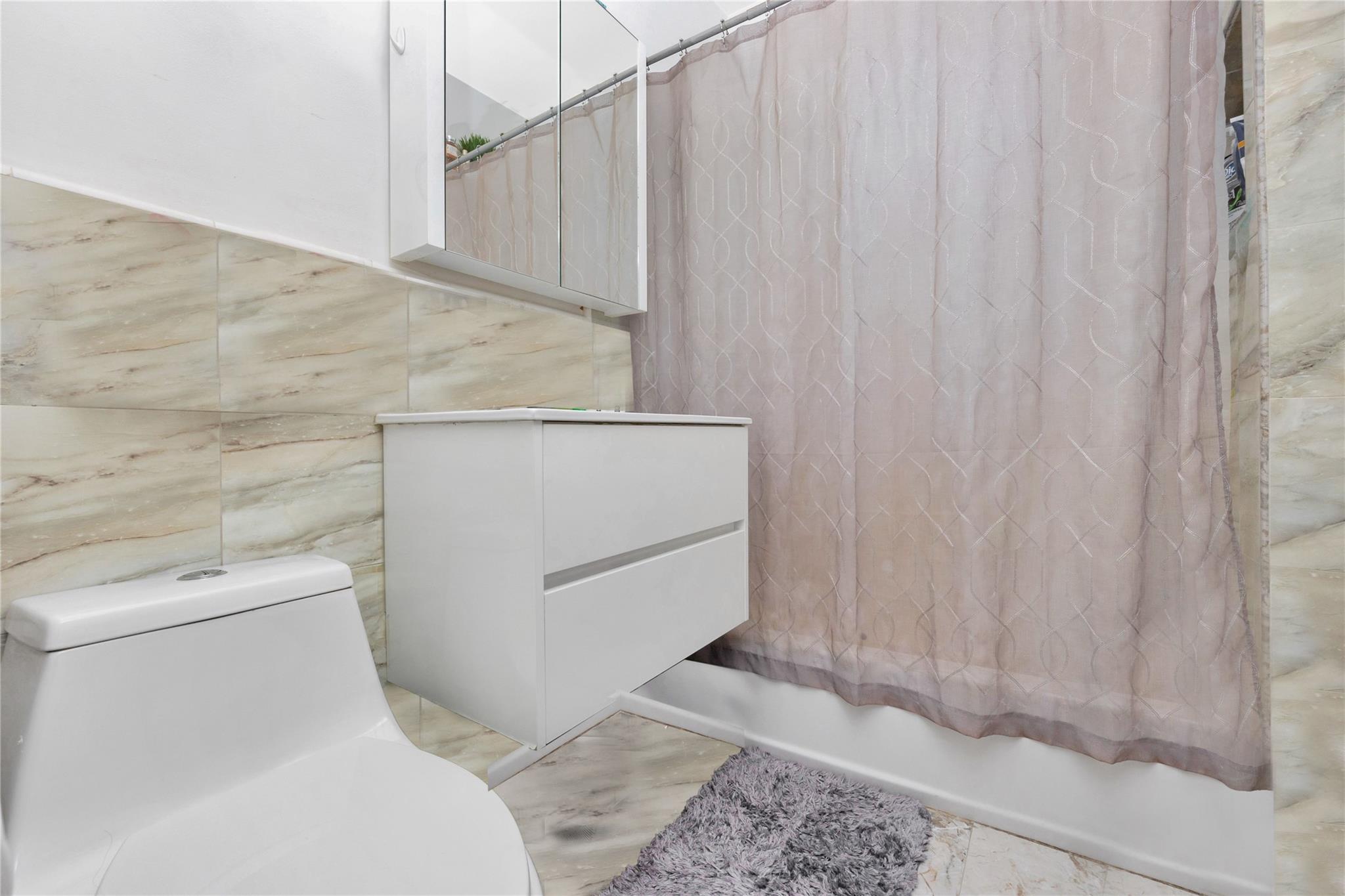 6018 Bleecker Street Property Photo 13