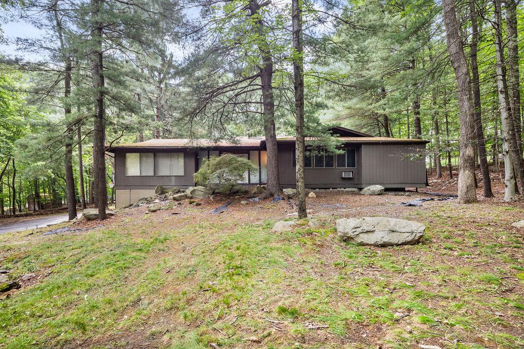 45 Halley Dr Property Photo 1
