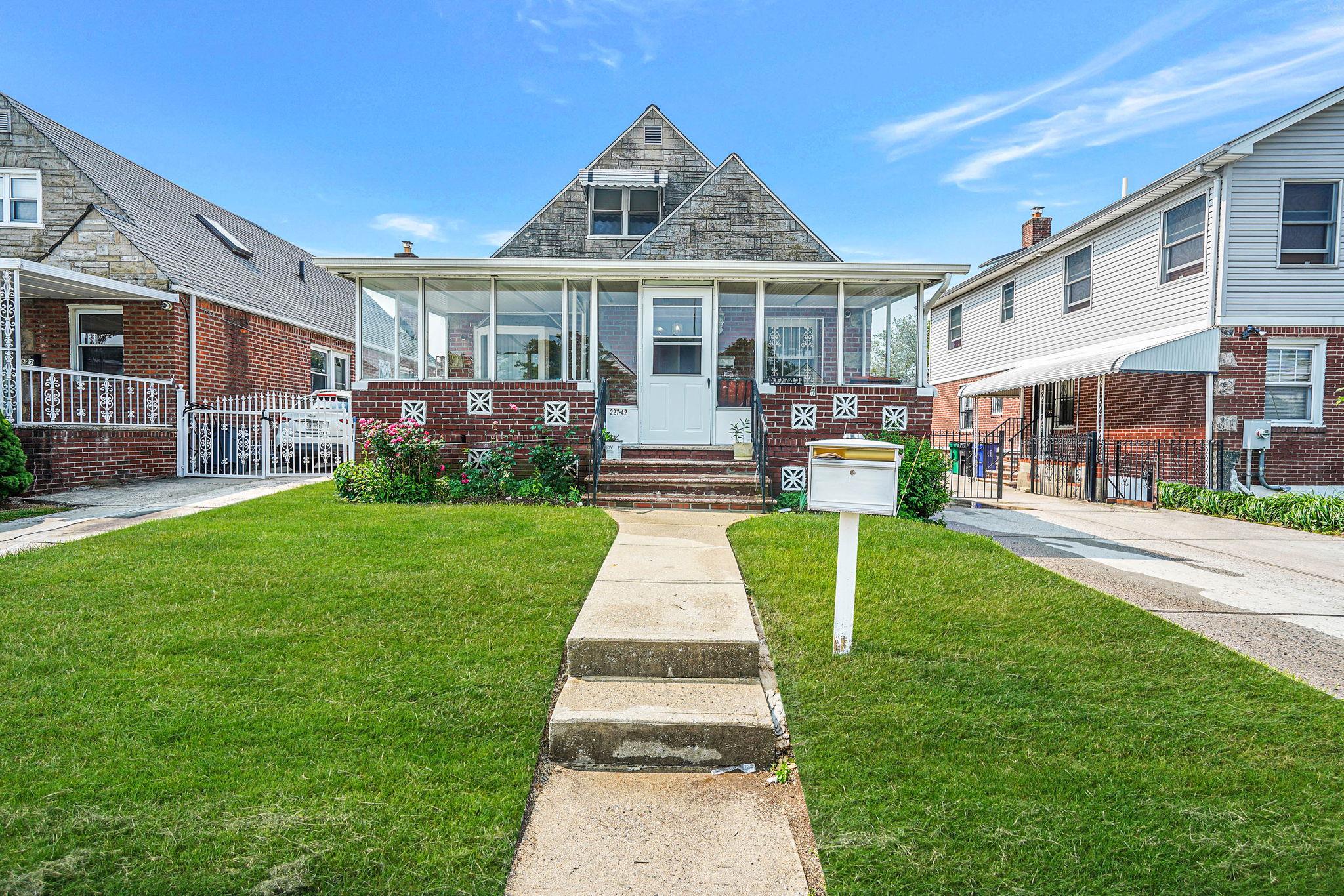 22742 Murdock Avenue Property Photo 1