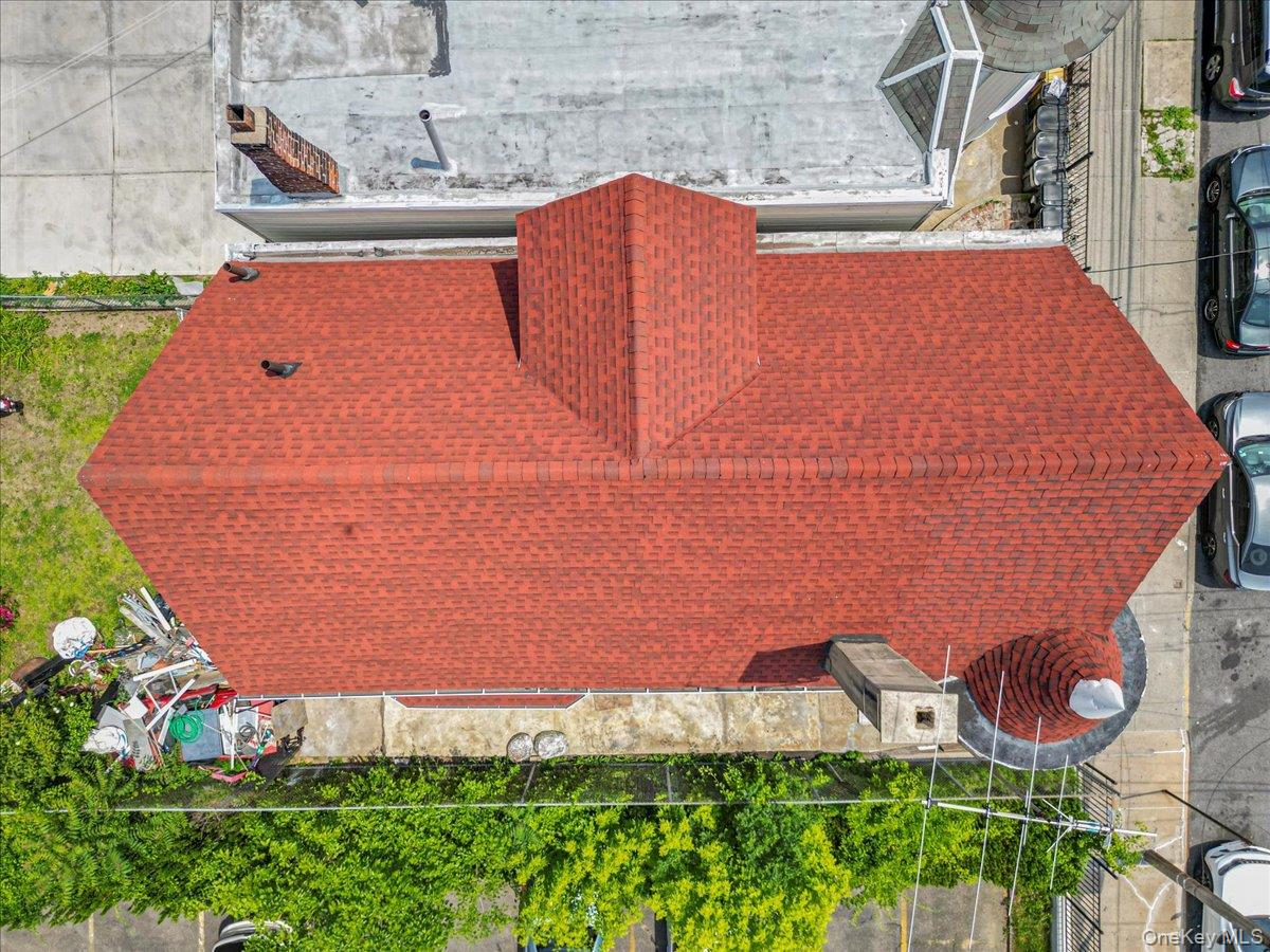 661 E 225th Street Property Photo 4