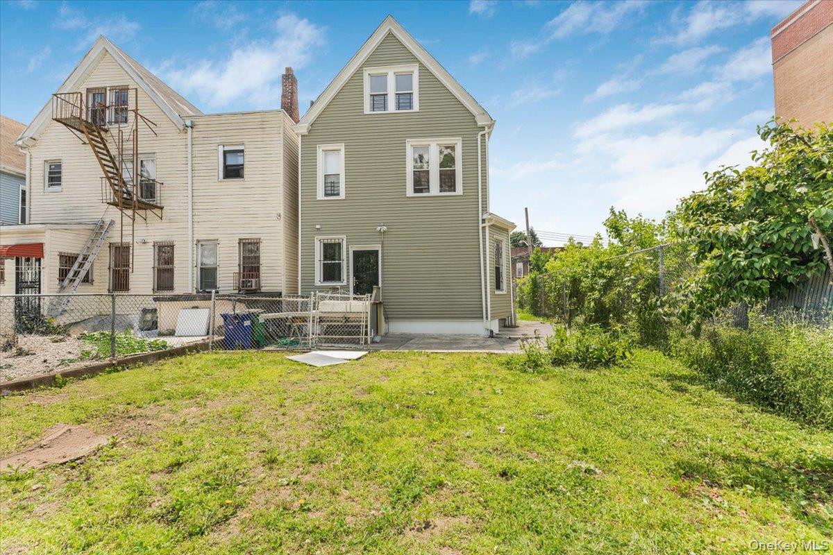 661 E 225th Street Property Photo 5