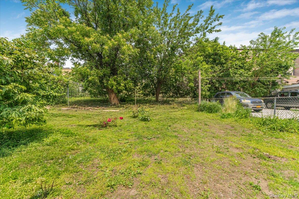 661 E 225th Street Property Photo 6