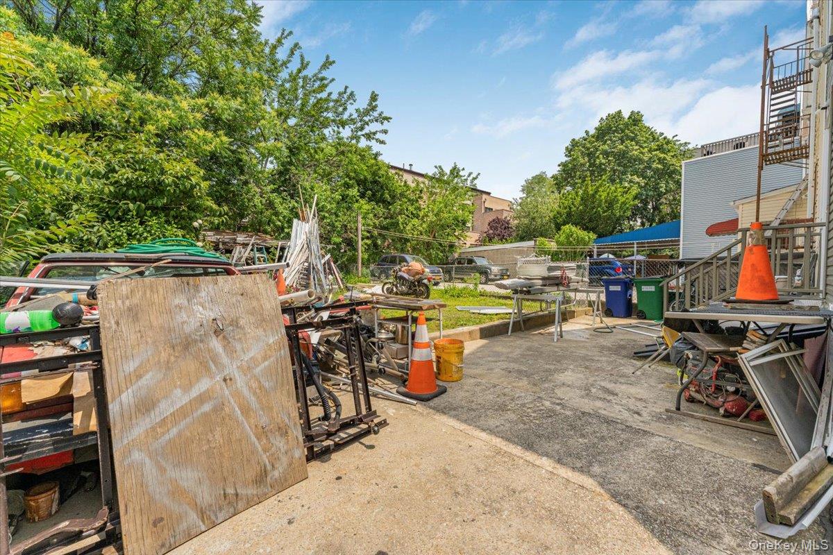 661 E 225th Street Property Photo 8