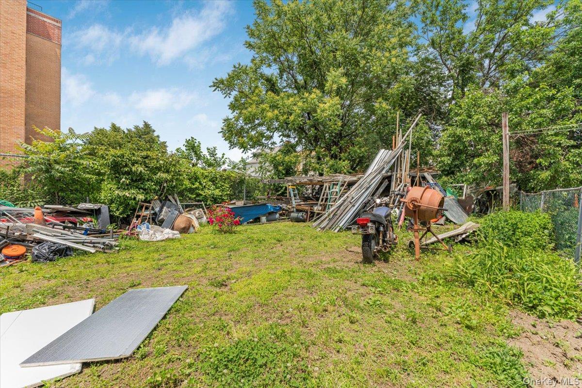 661 E 225th Street Property Photo 9