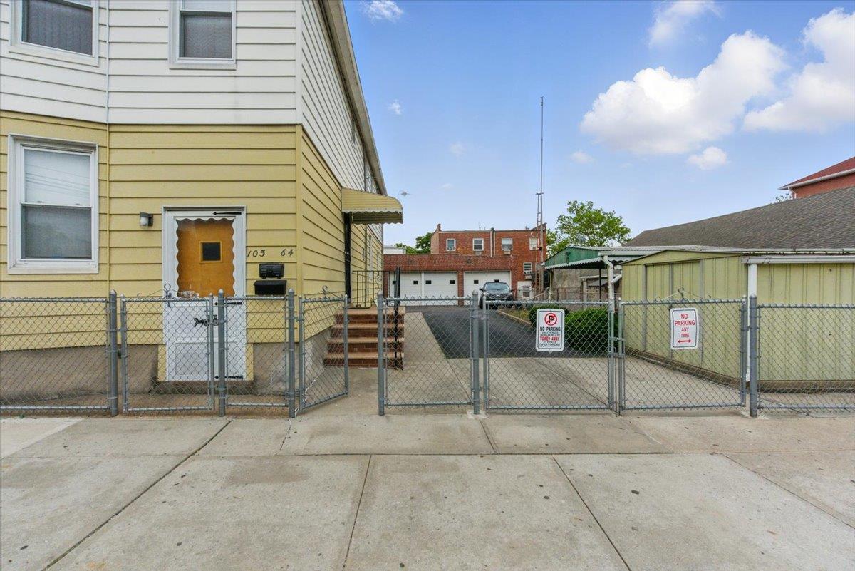 10364 52nd Avenue Property Photo 4