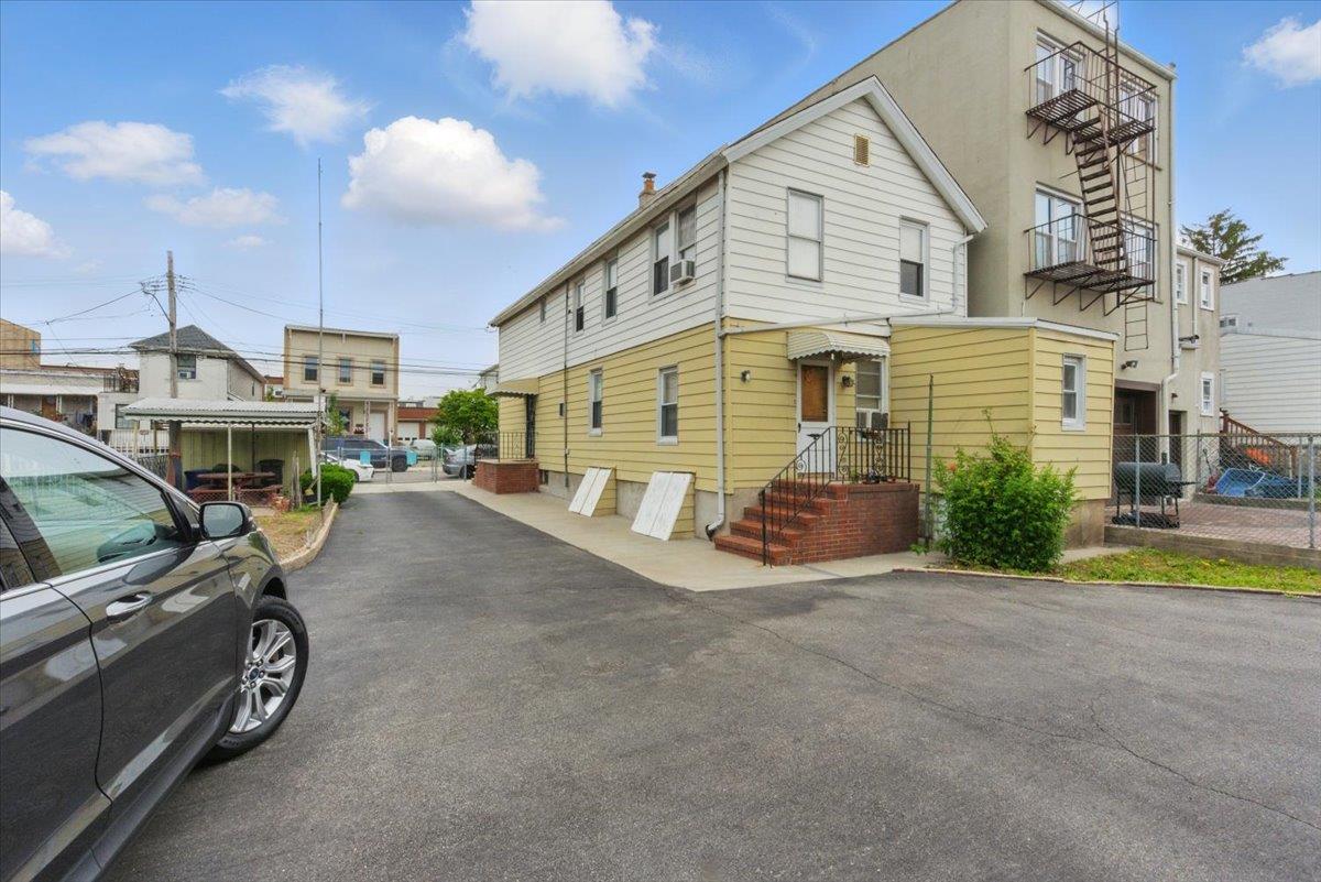 10364 52nd Avenue Property Photo 6