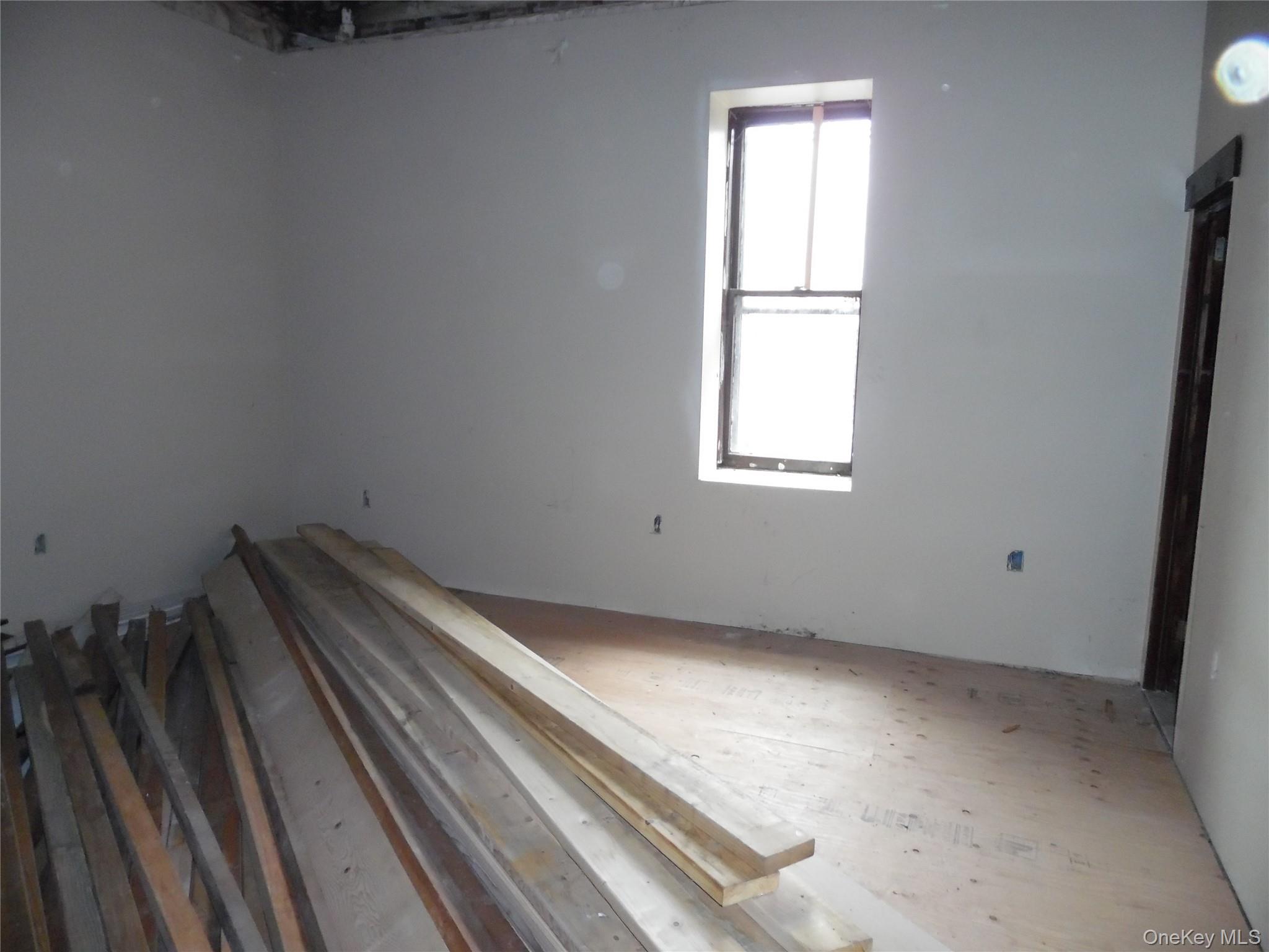 5 Bank St Property Photo 6