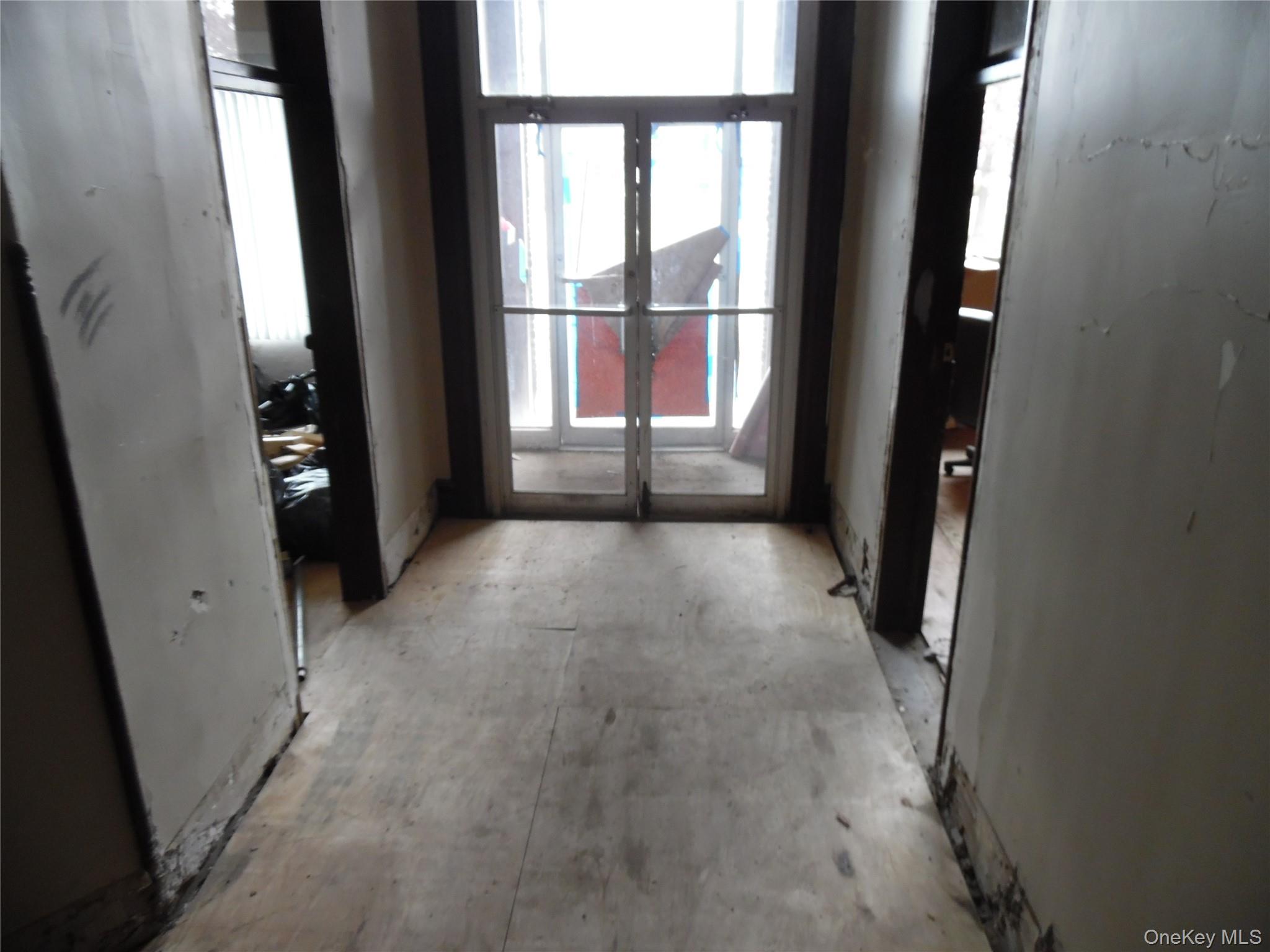 5 Bank St Property Photo 11