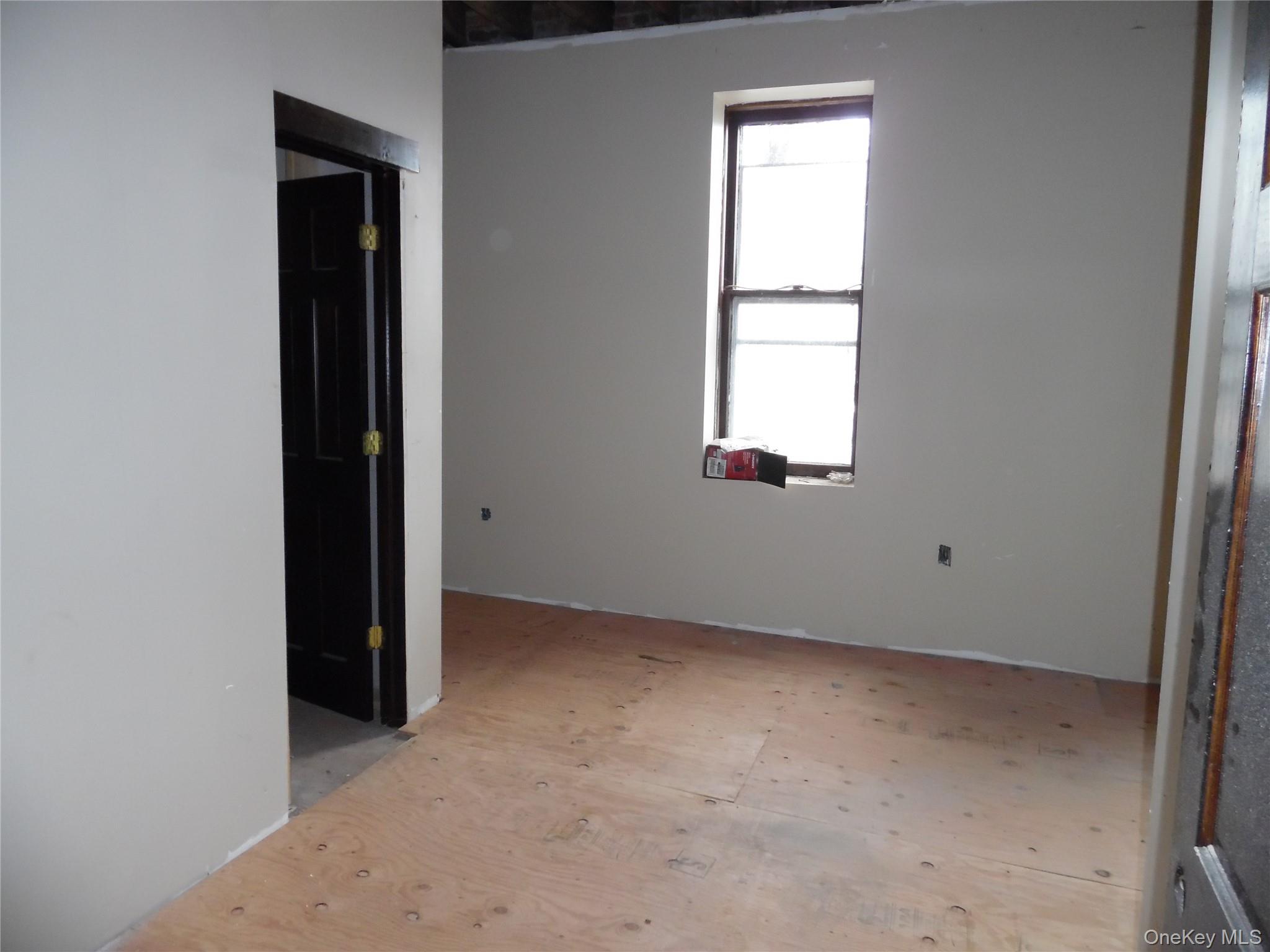5 Bank St Property Photo 18