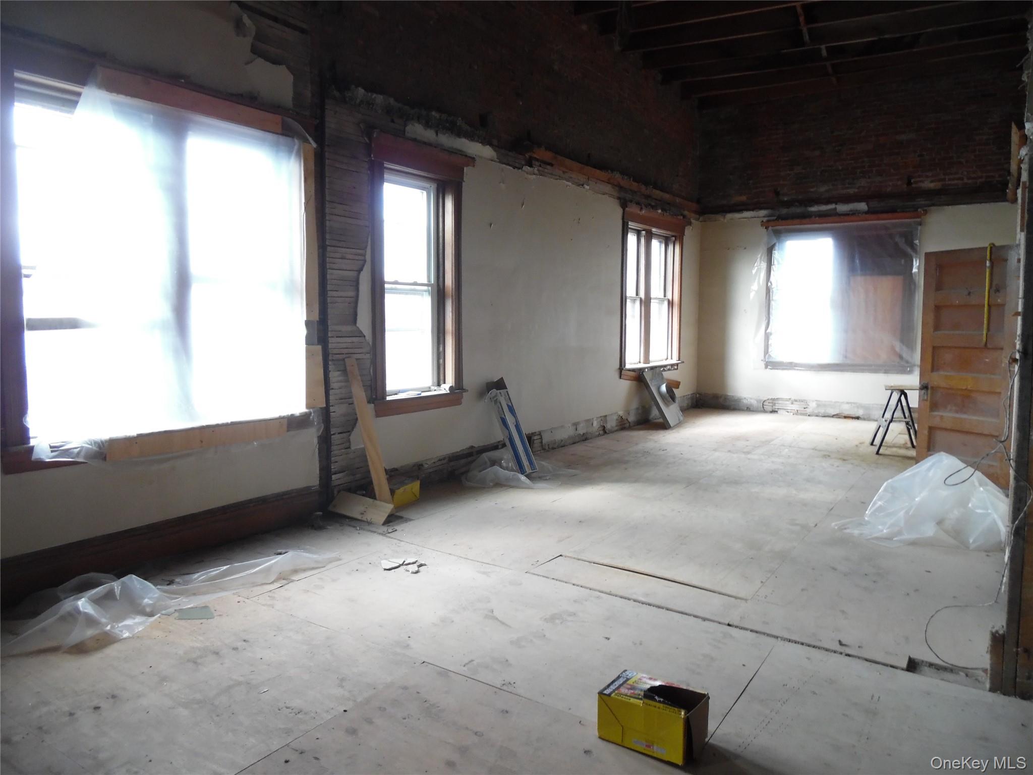 5 Bank St Property Photo 22