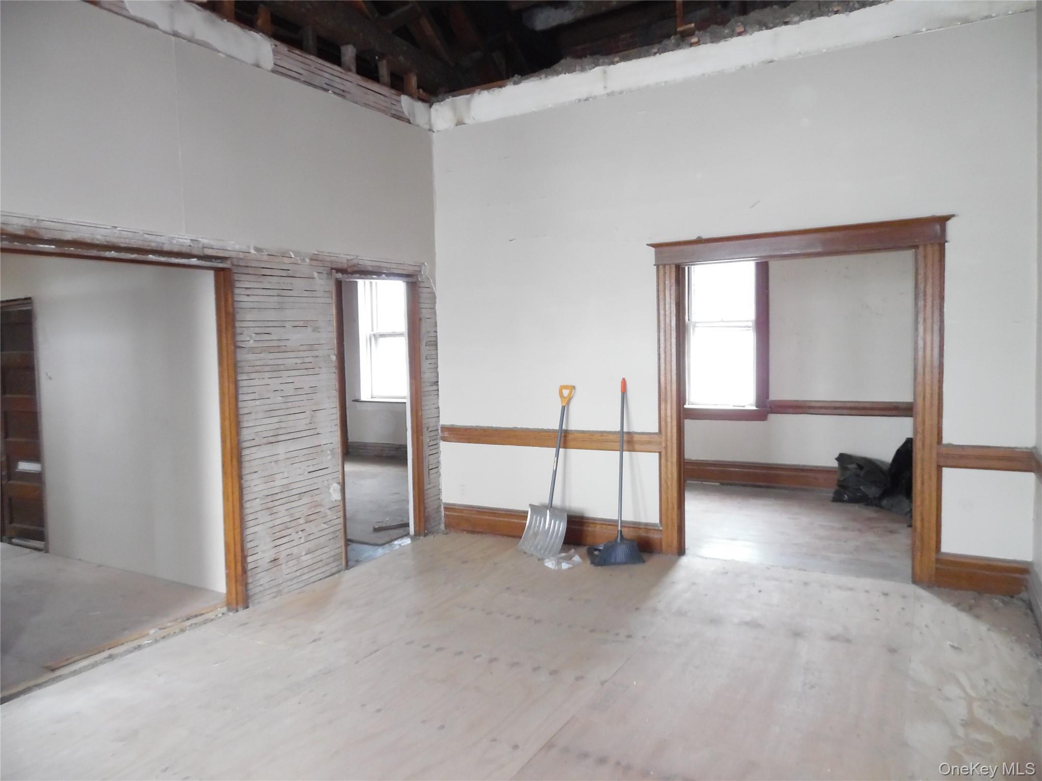 5 Bank St Property Photo 23