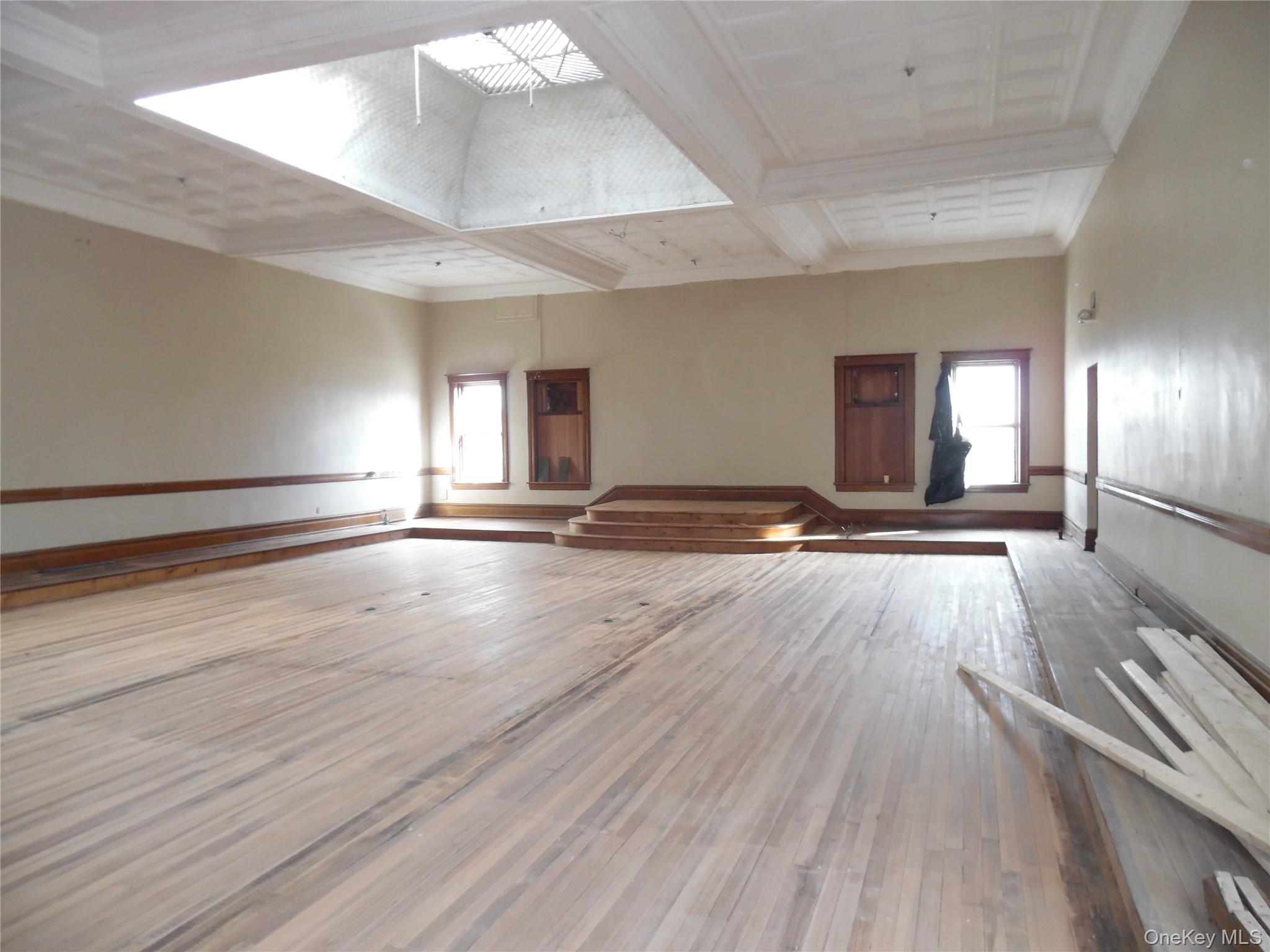 5 Bank St Property Photo 25
