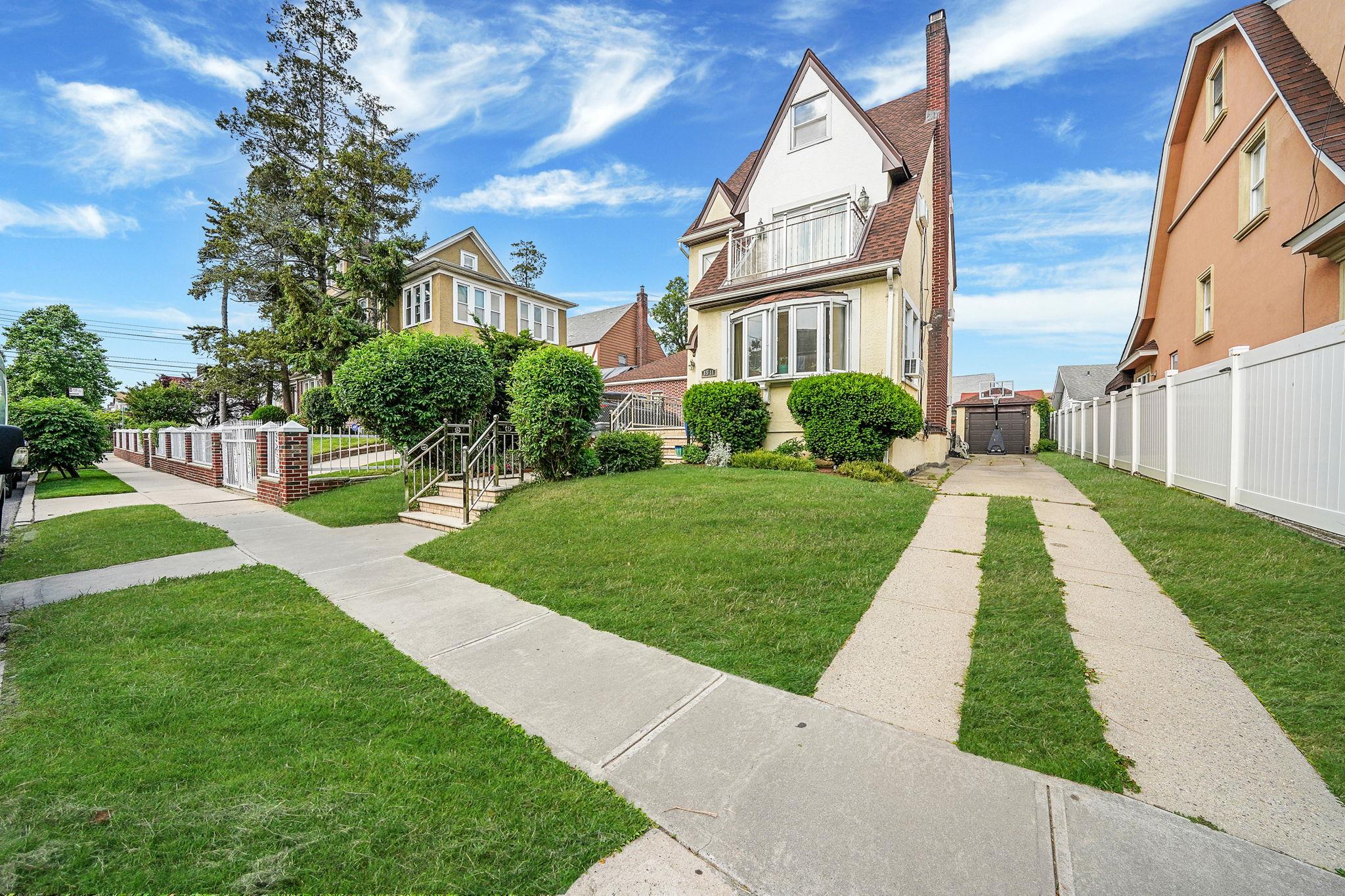 8511 169th Street Property Photo 3