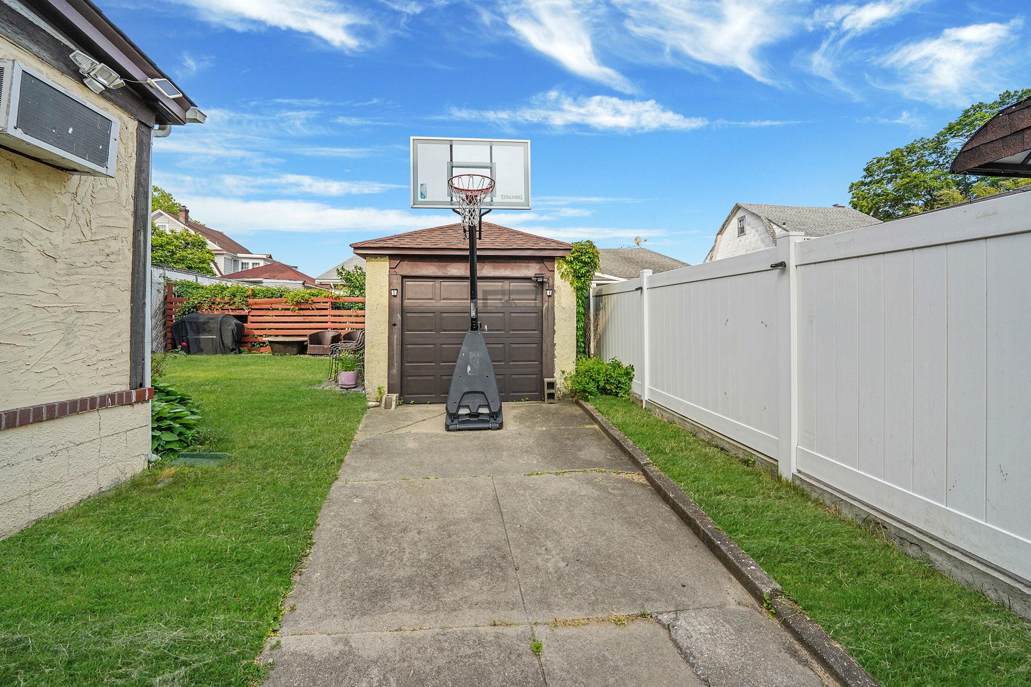 8511 169th Street Property Photo 33