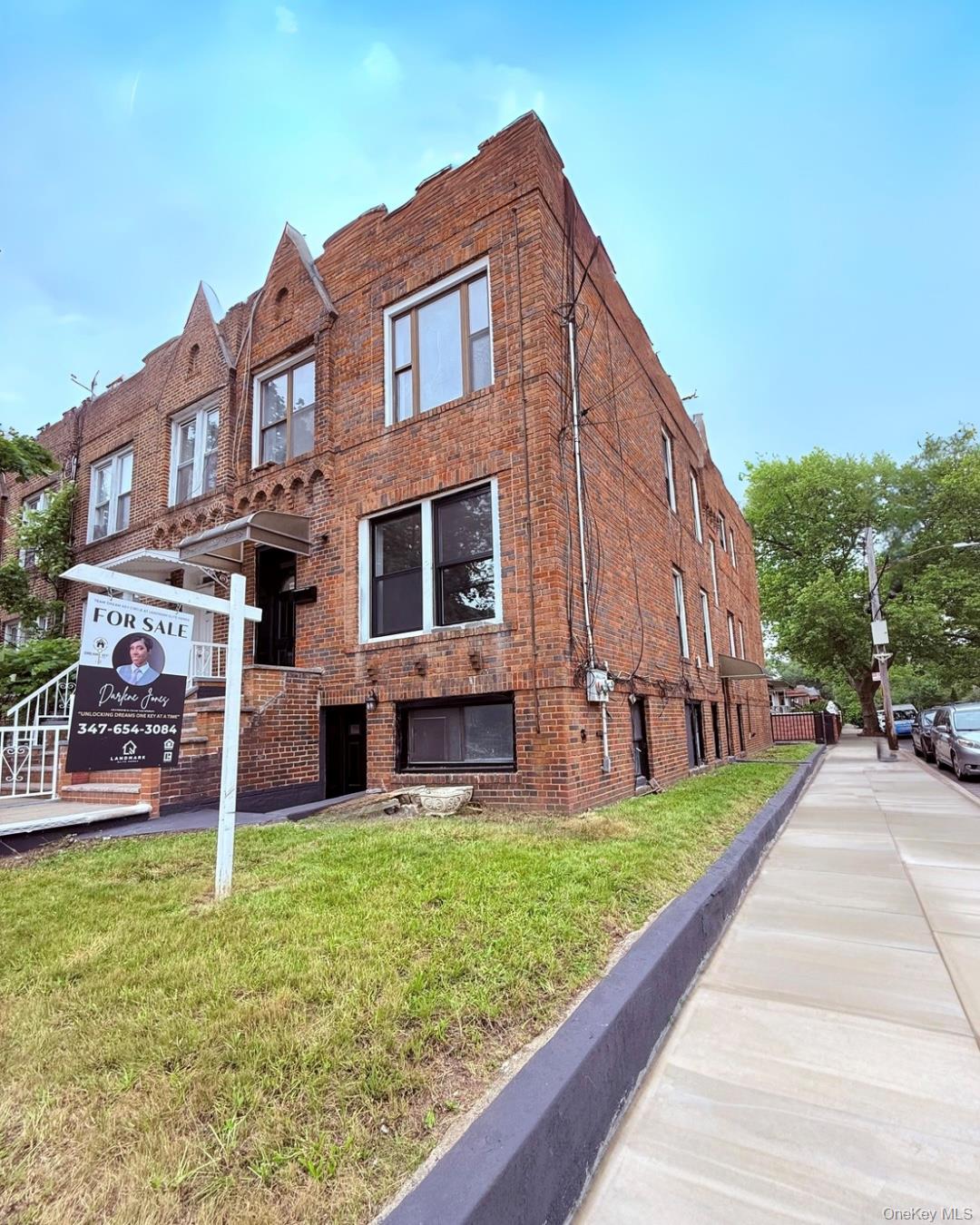 589 Lenox Road Property Photo 2