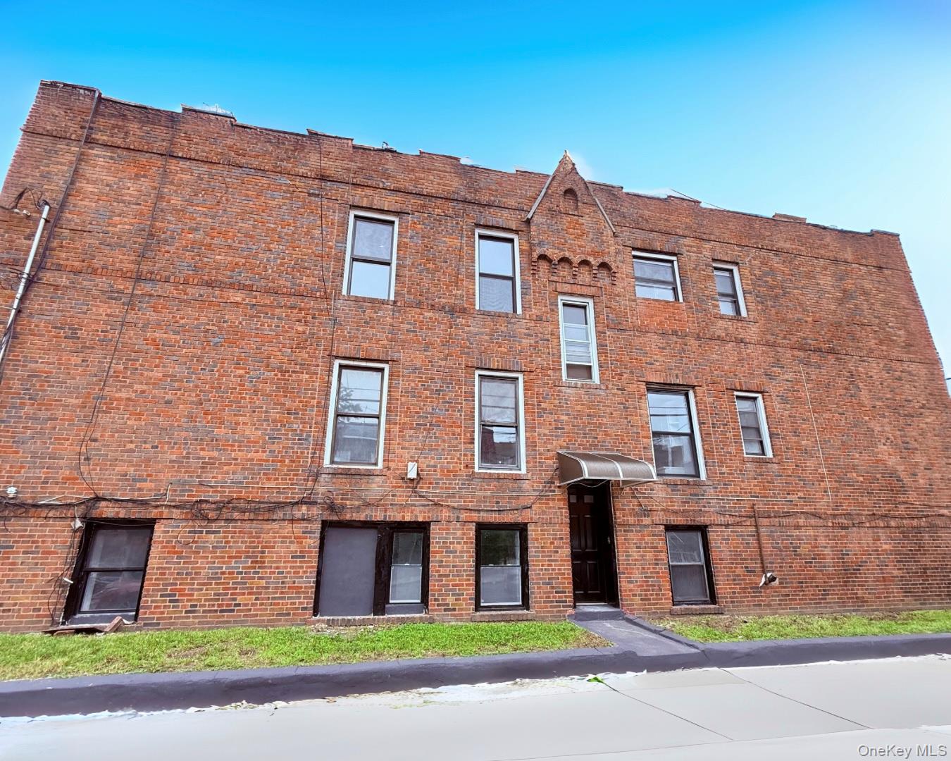 589 Lenox Road Property Photo 3