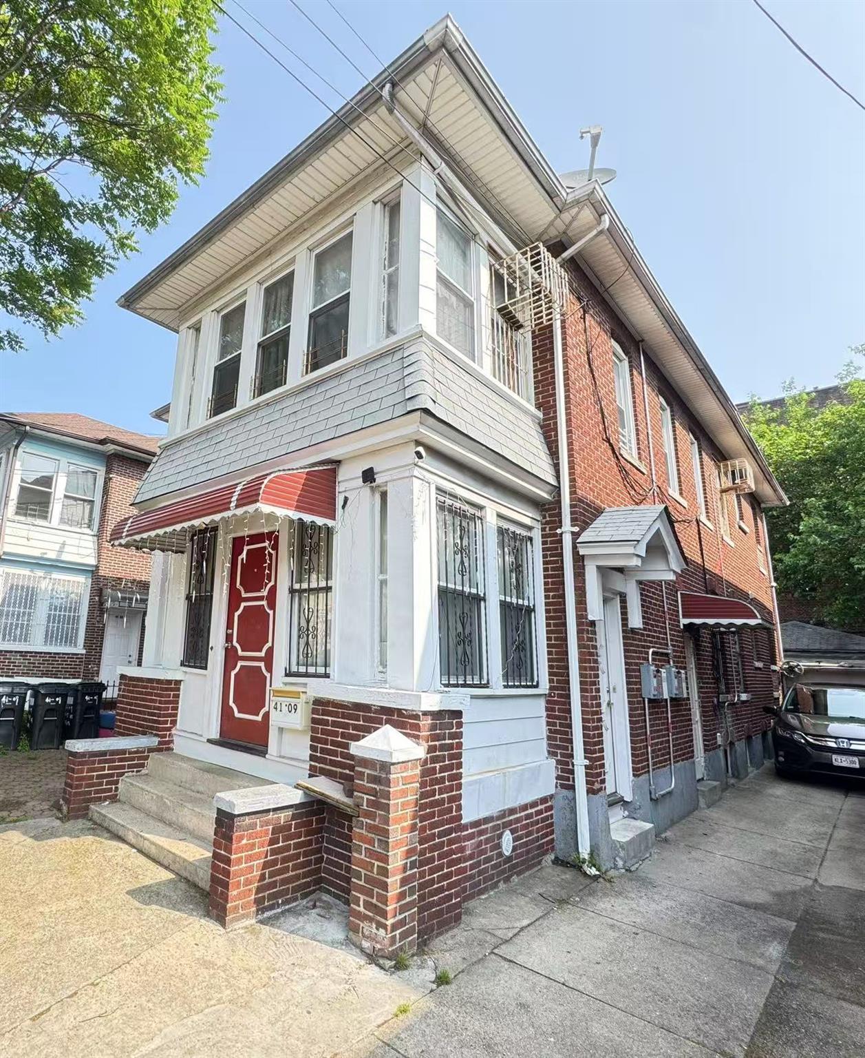 41-09 Forley Street Property Photo 2