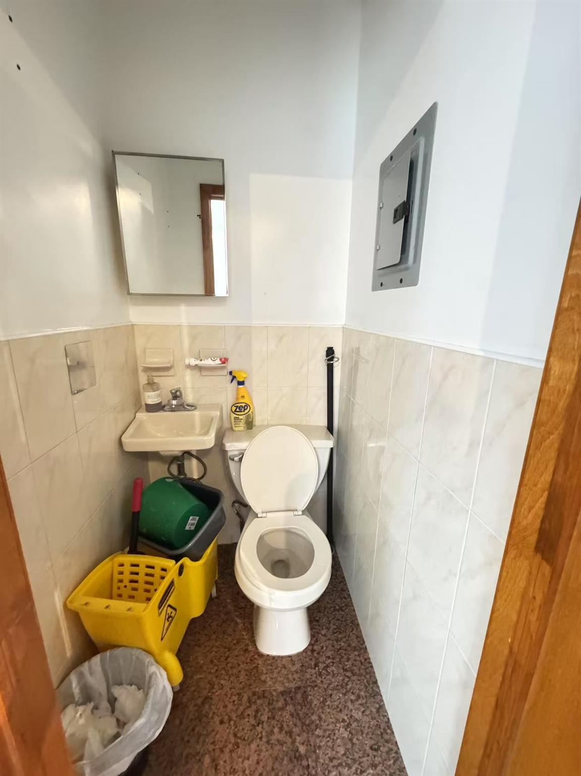 41-09 Forley Street Property Photo 7