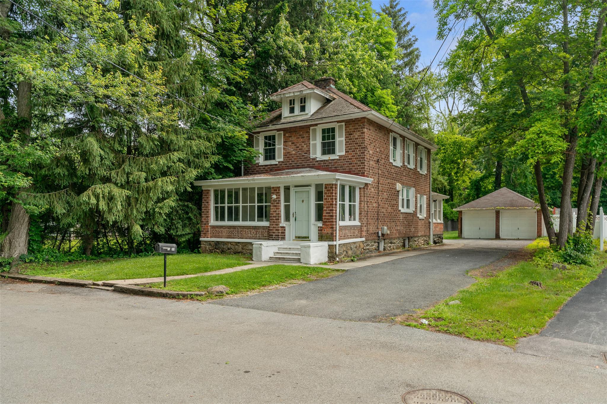 33 Center Avenue Property Photo 1