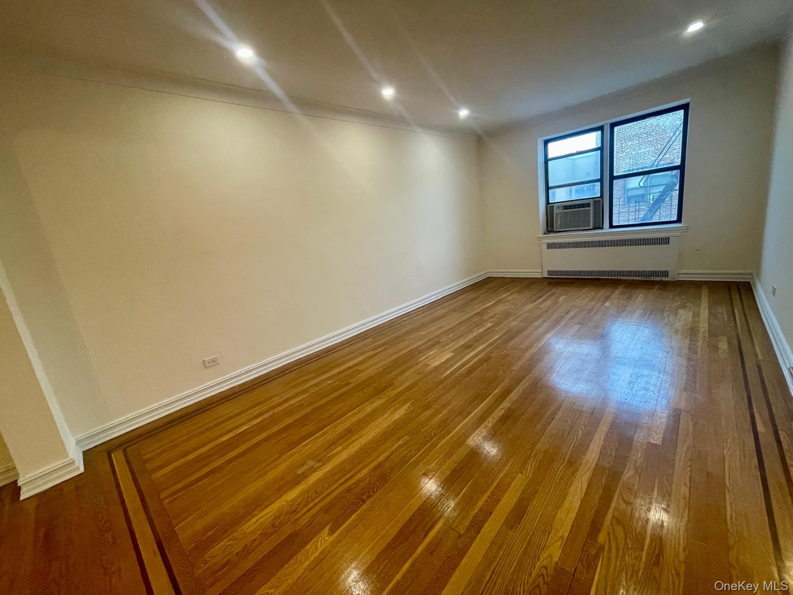 35-35 75 Street 625 Property Photo 4