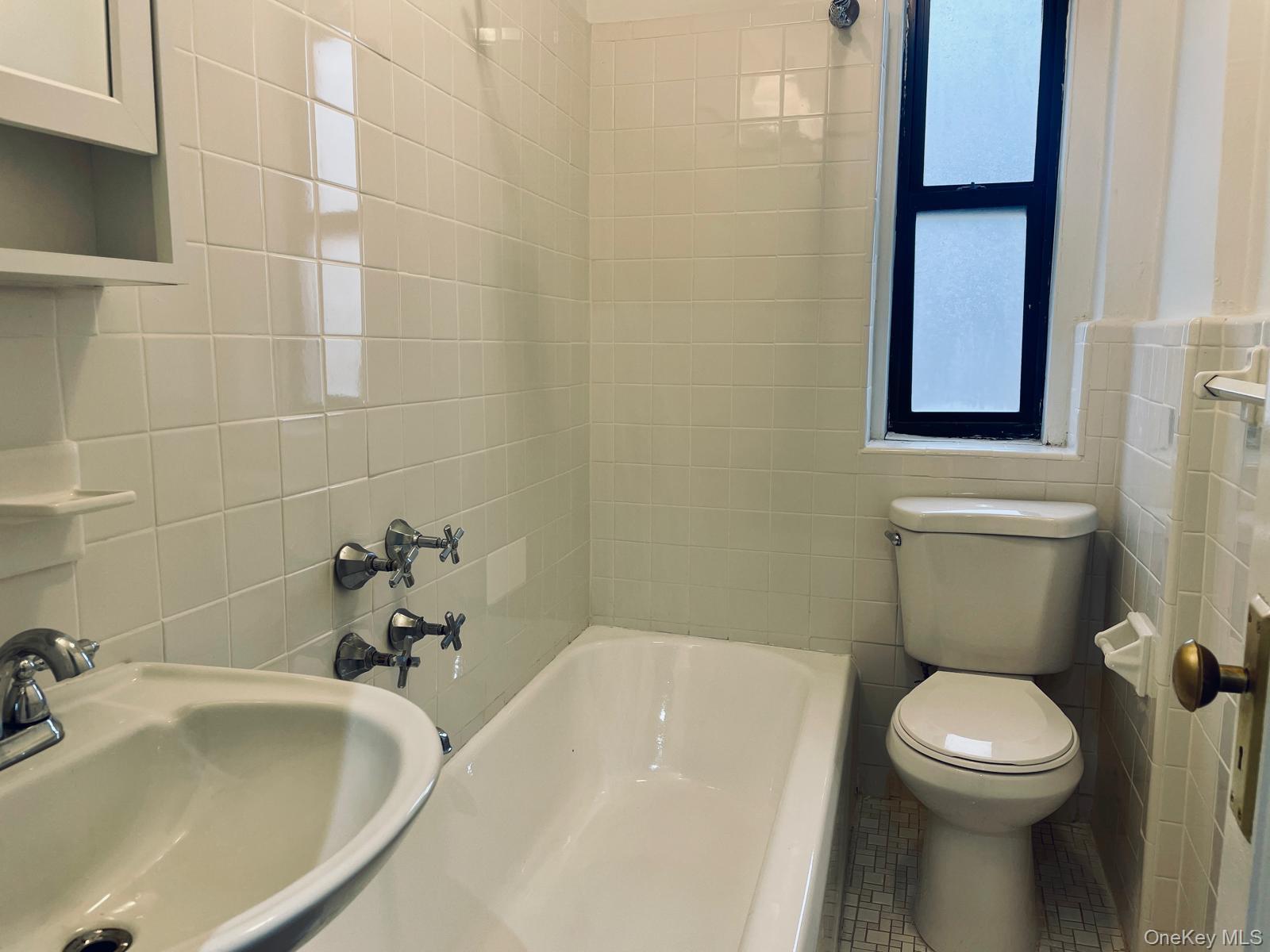 35-35 75 Street 625 Property Photo 9