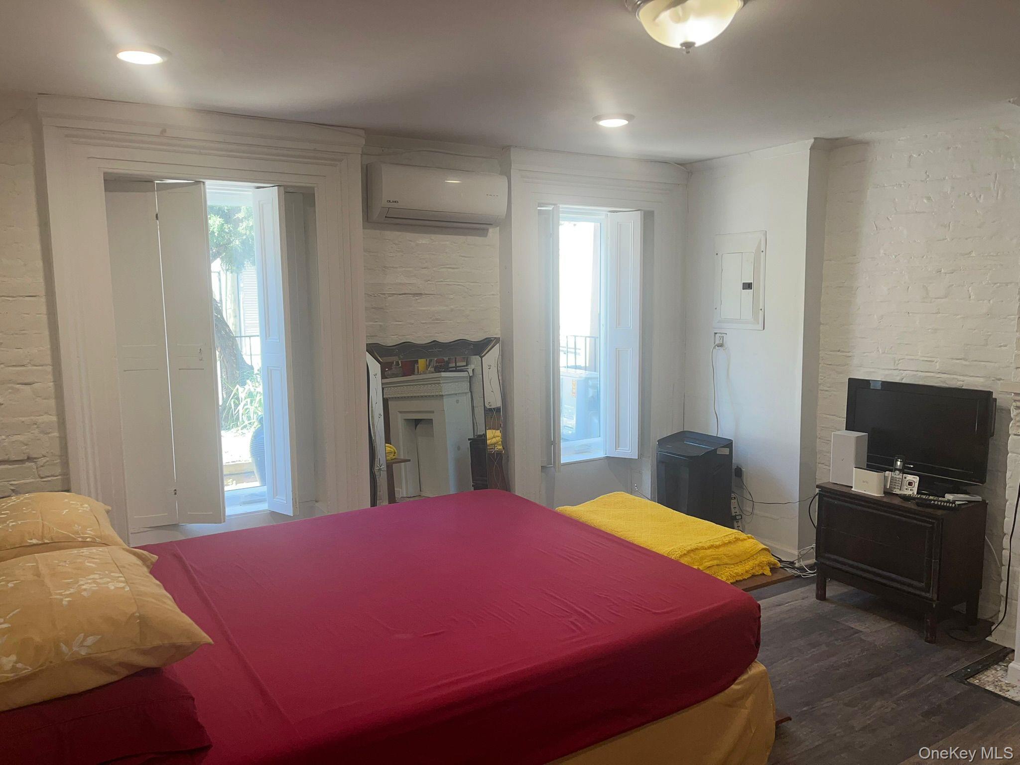 130 Van Dyke Street Property Photo 9